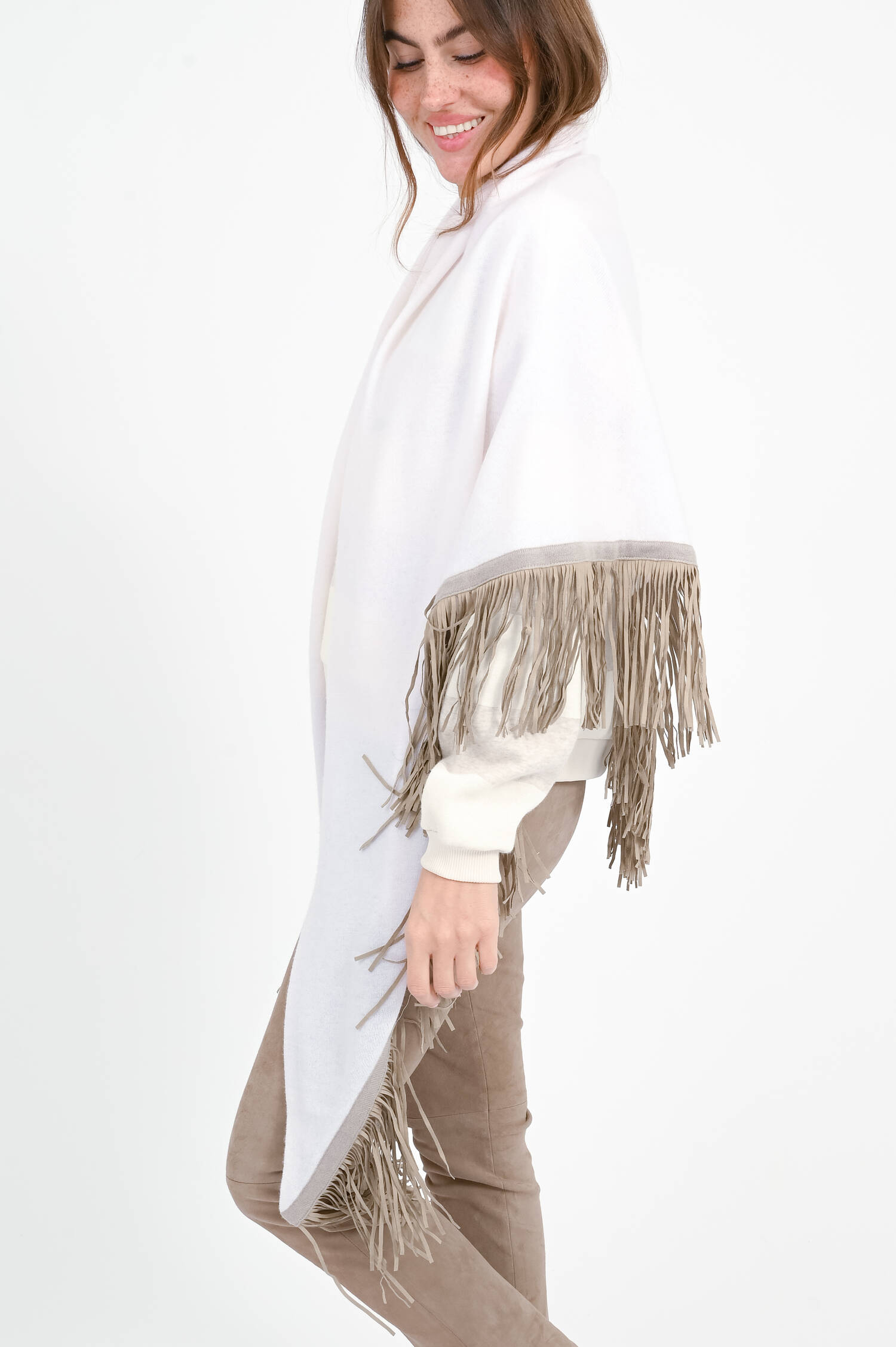 Woll-Cashmere-Poncho mit kontrast Fransen in White Woll-Cashmere-Poncho mit kontrast Fransen in White