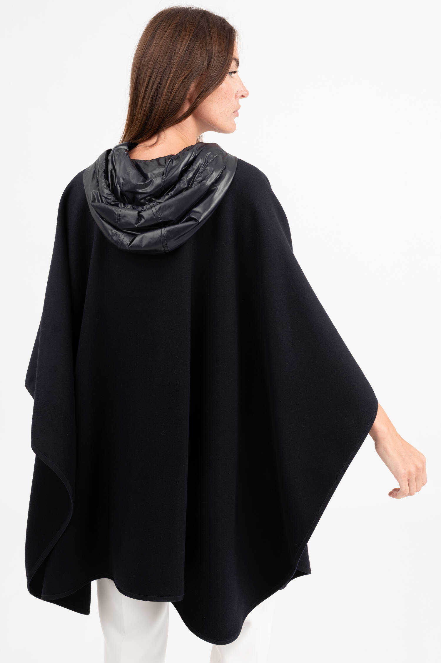 Cape aus Schurwolle in Navy Cape aus Schurwolle in Navy