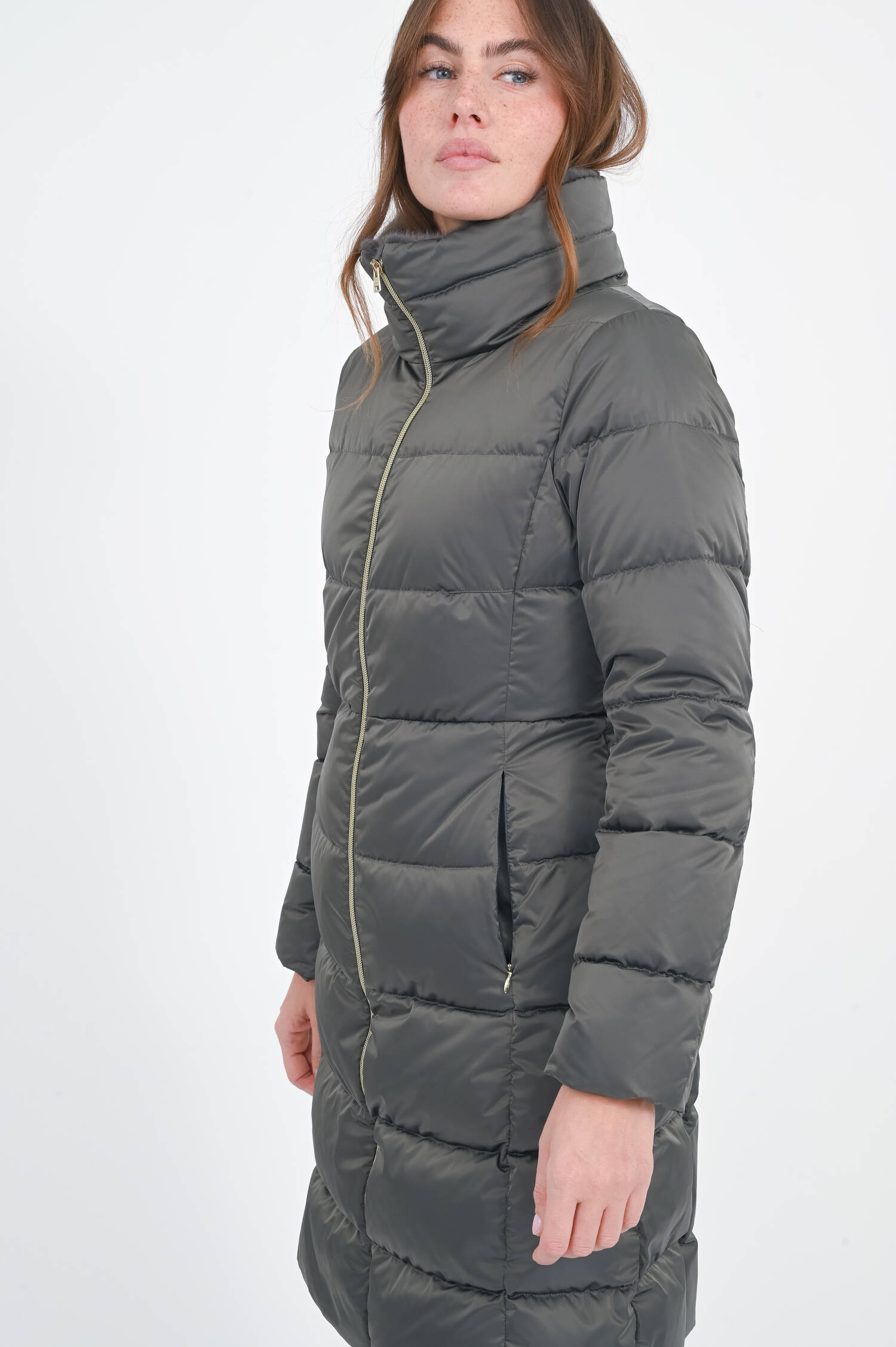 Steppmantel mit Fell-Einsatz in Anthrazit Steppmantel mit Fell-Einsatz in Anthrazit