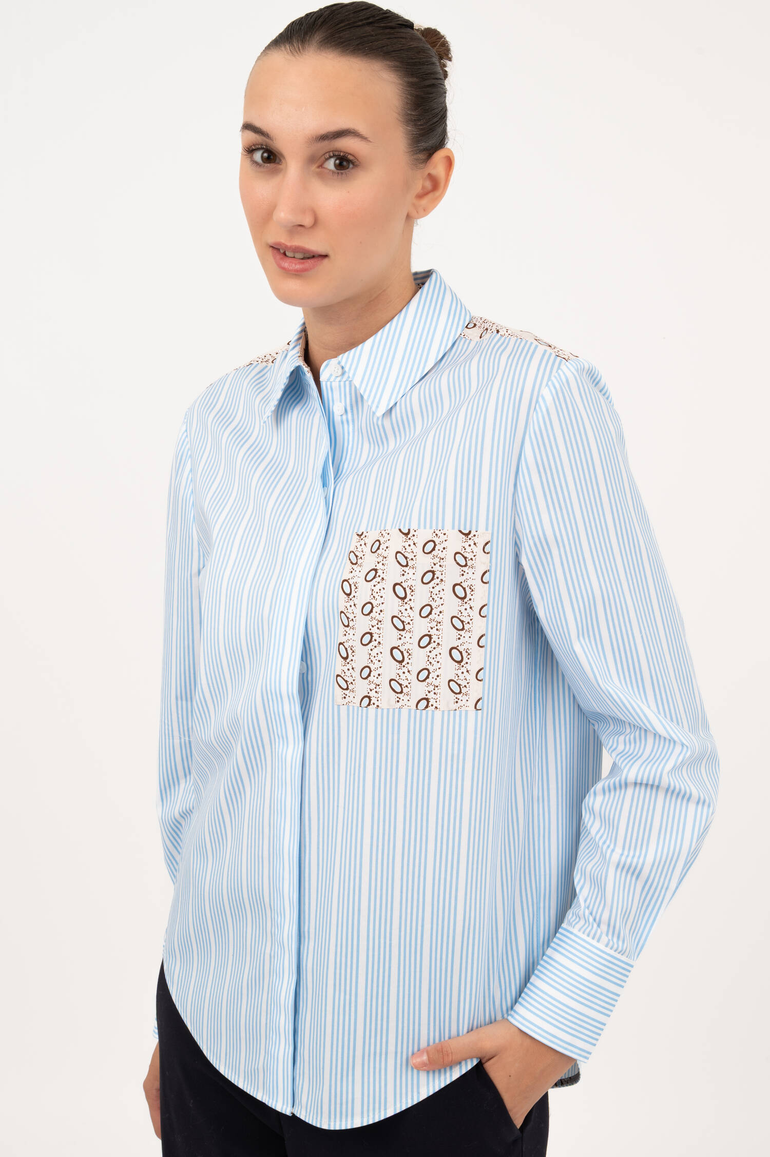 Bluse mit Streifen in Hellblau/Weiß/Beige