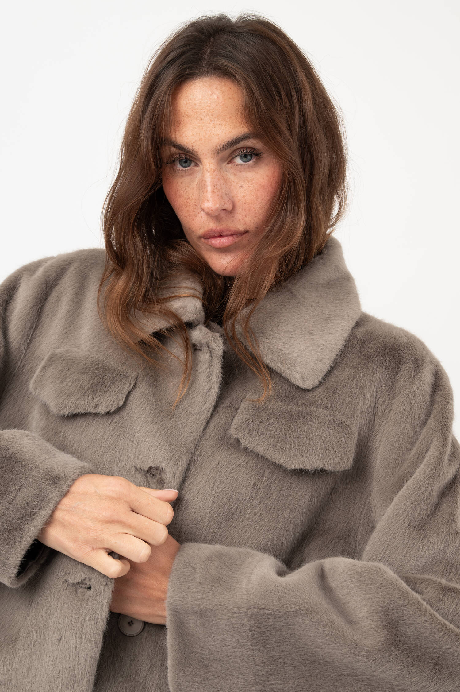 Fake-Fur-Jacke JULIA in Grau Fake-Fur-Jacke JULIA in Grau