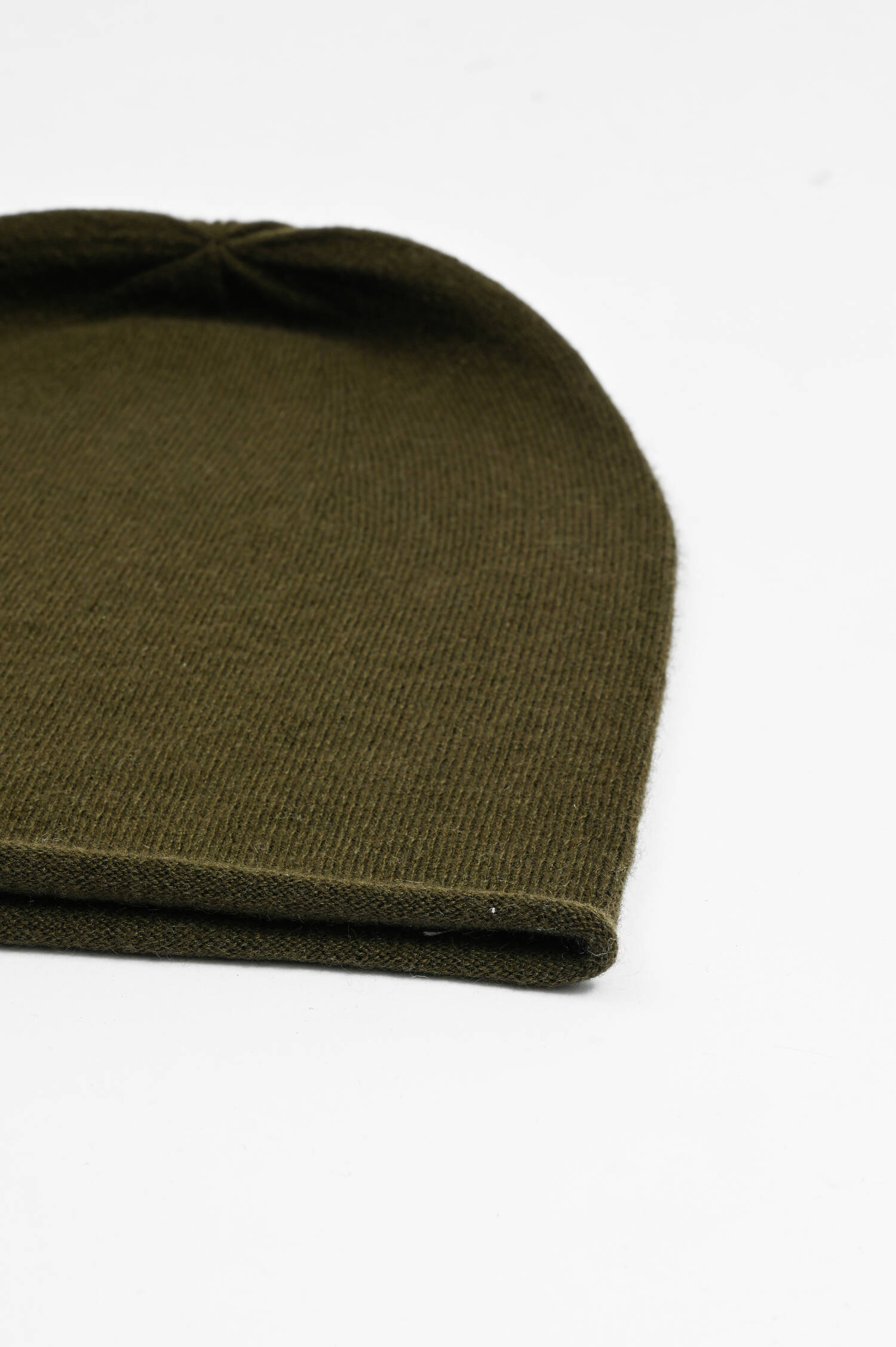 Feinstrick-Mütze mit Rollsaum in Khaki Feinstrick-Mütze mit Rollsaum in Khaki