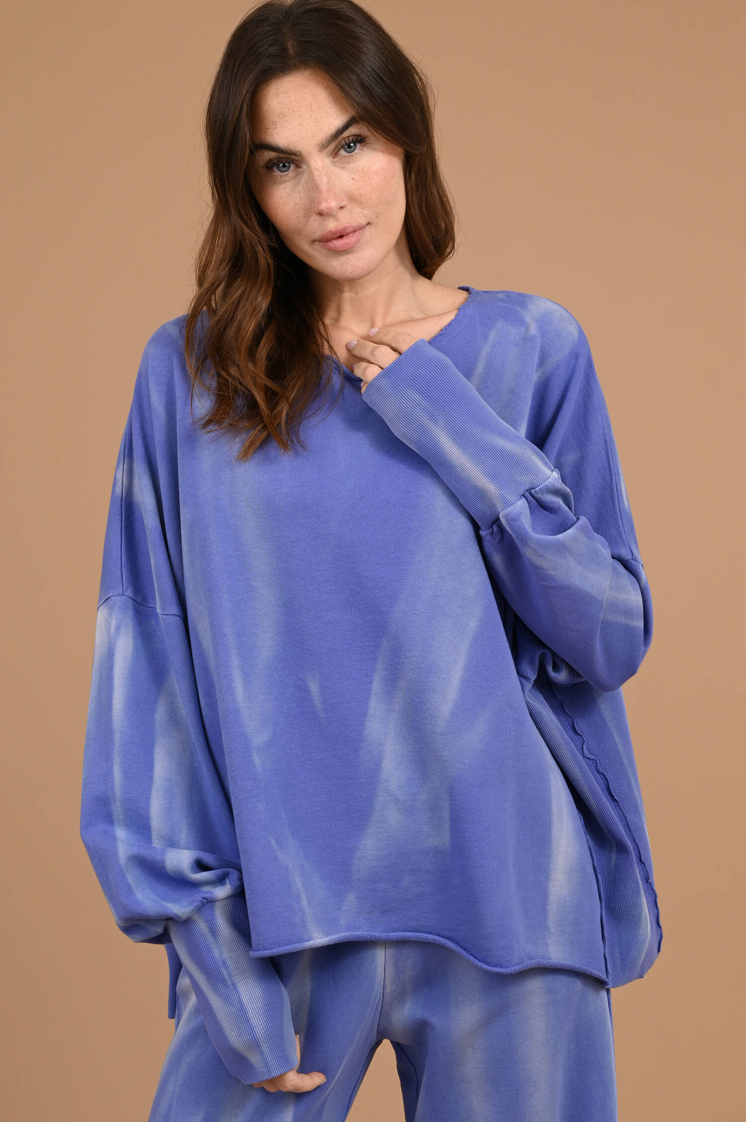 Batik Sweater HILDA in Irisblau