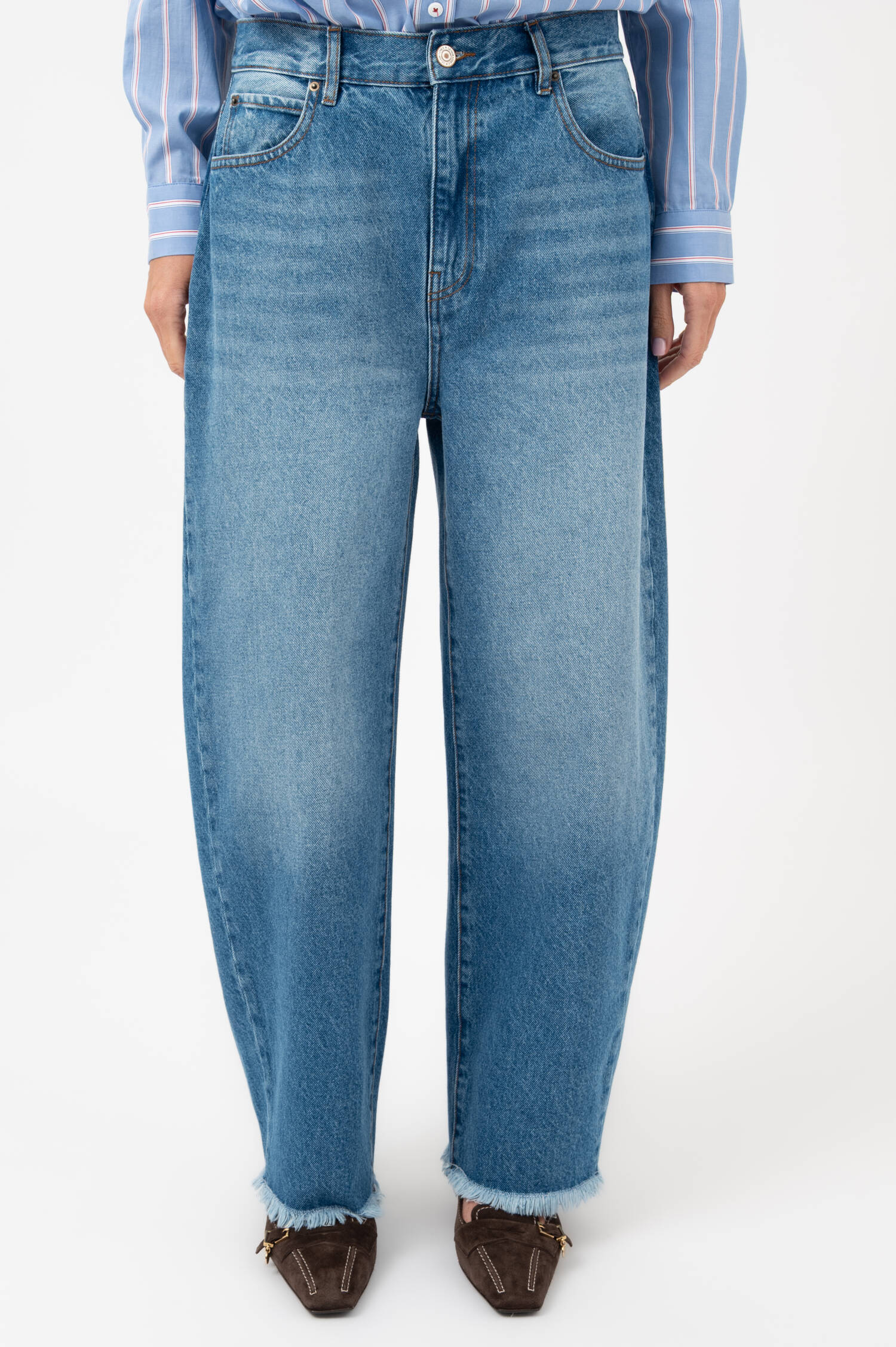 Cropped Barrel-Leg Jeans in Blau Cropped Barrel-Leg Jeans in Blau