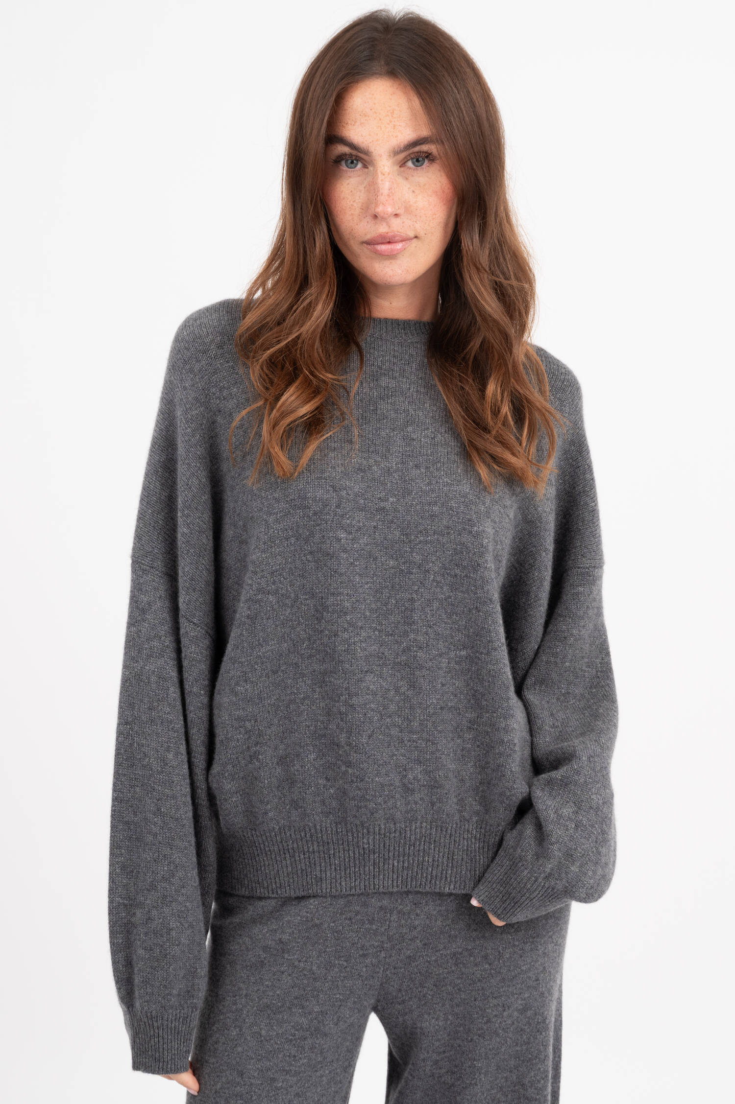 Strickpullover VEIRA in Graphite Strickpullover VEIRA in Graphite