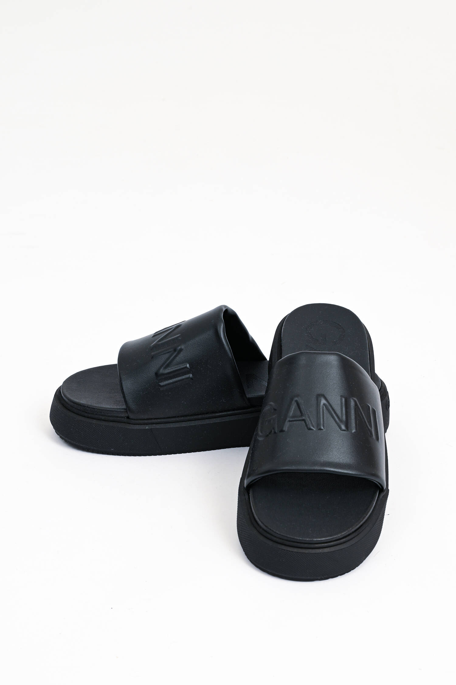 Vegane Plateau Sandale in Schwarz