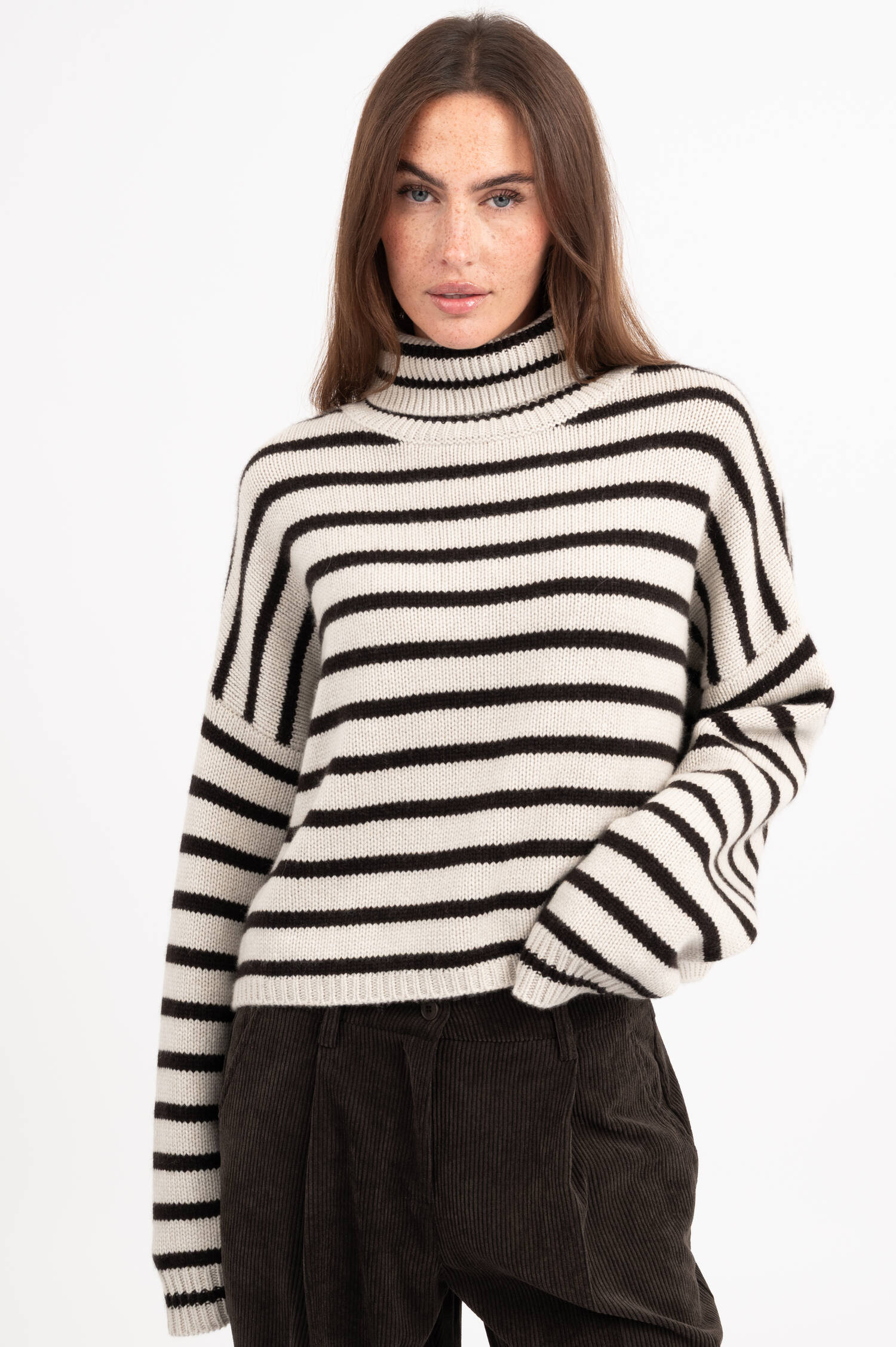 Rollkragen Cashmere-Pullover in Beige/Braun Rollkragen Cashmere-Pullover in Beige/Braun