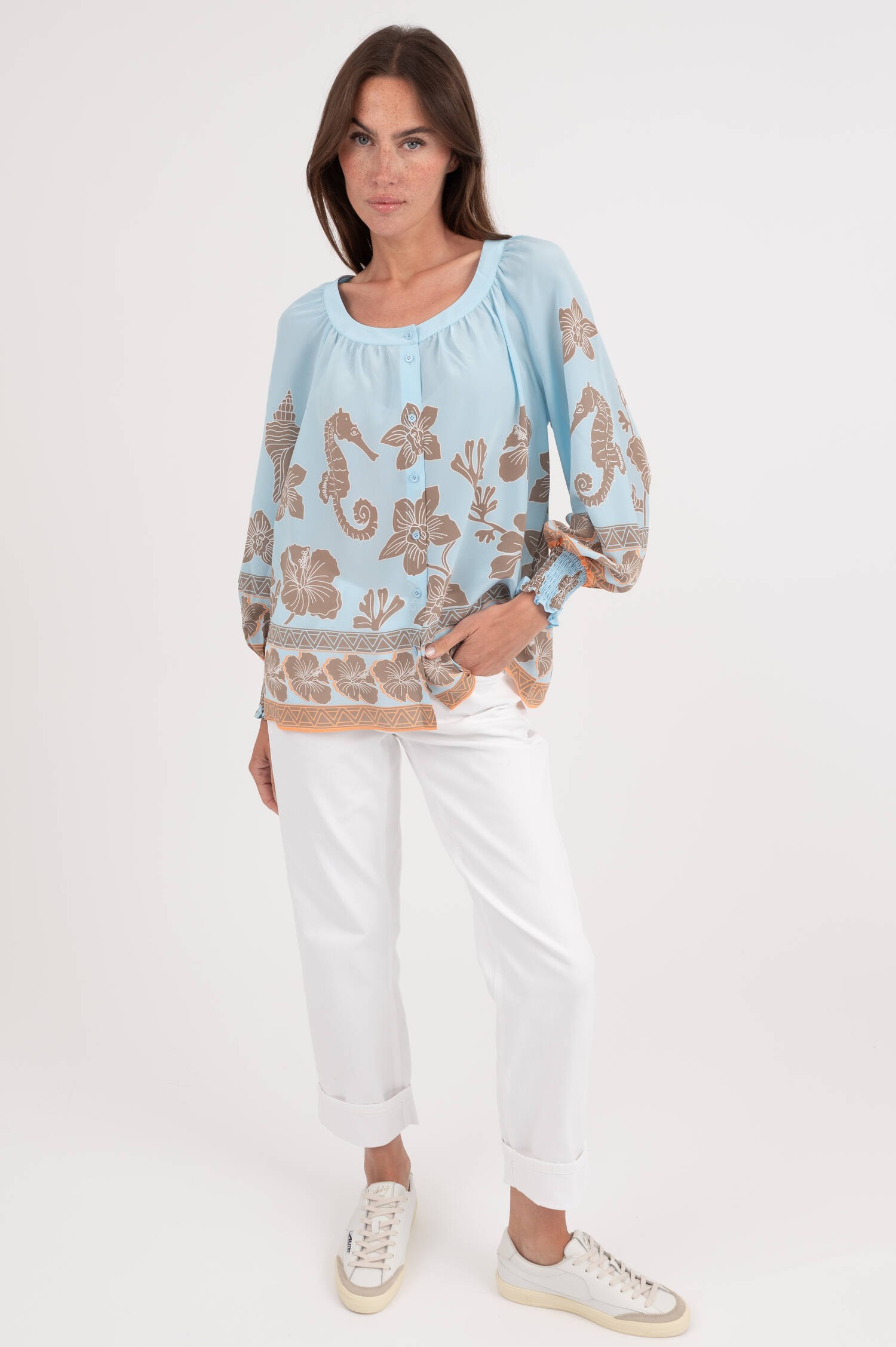 Seidenbluse mit Print in Hellblau