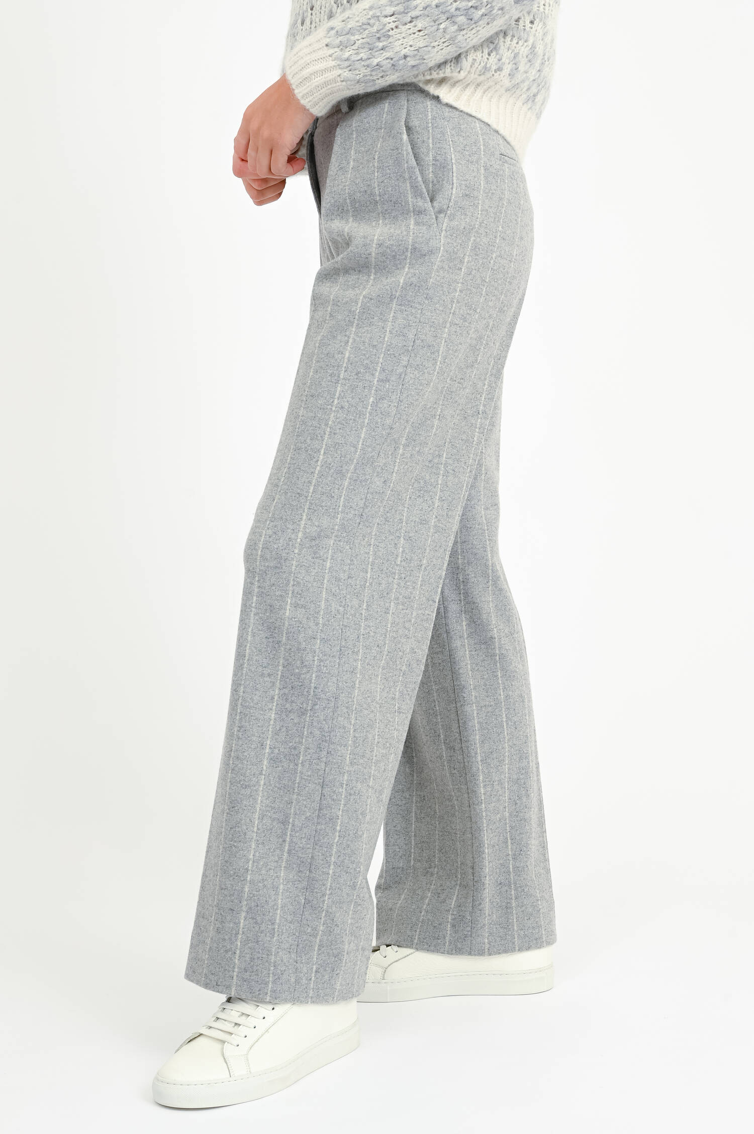 Hose mit Nadelstreifen in Grau/Creme