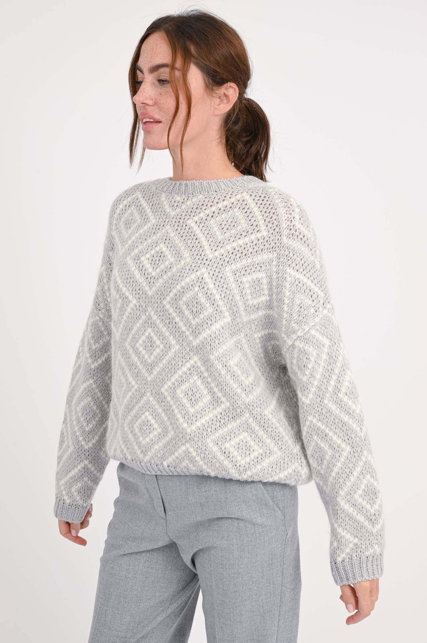 Pullover aus Wollmix in Hellgrau/Weiß gemustert Pullover aus Wollmix in Hellgrau/Weiß gemustert