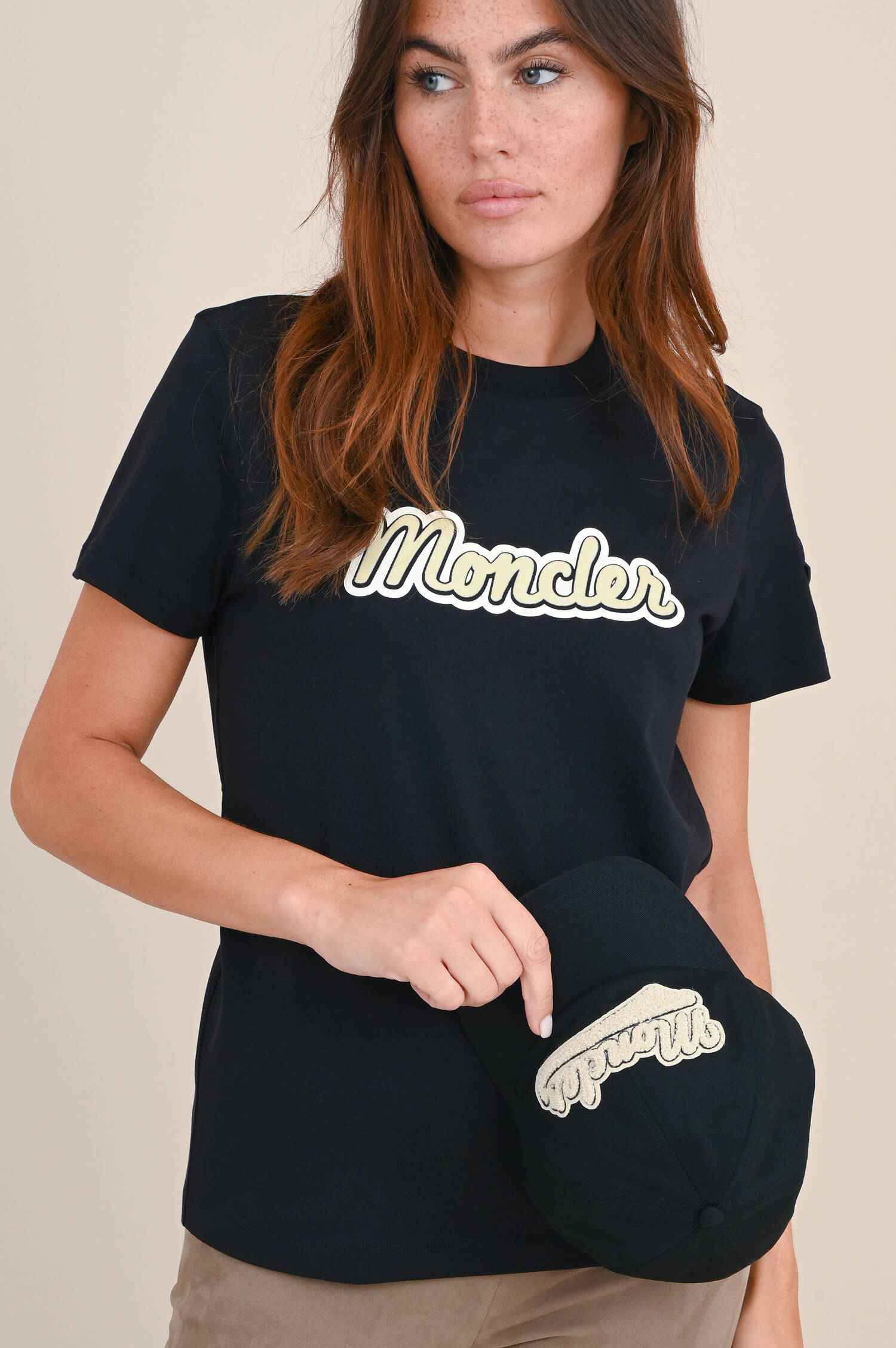 Basecap mit Frottee-Logo in Schwarz