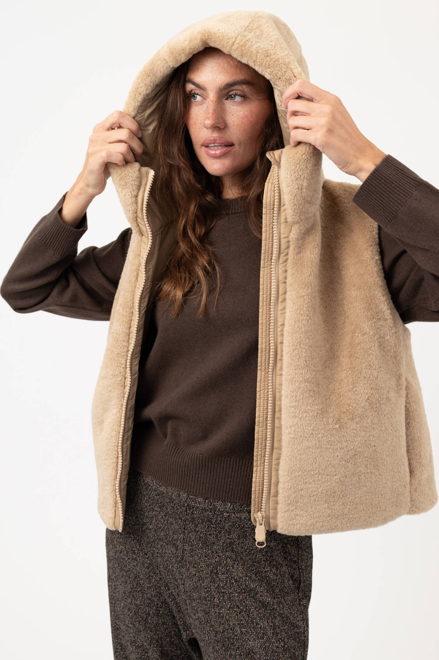 Plüsch-Gilet CASSANDRA in Beige Plüsch-Gilet CASSANDRA in Beige