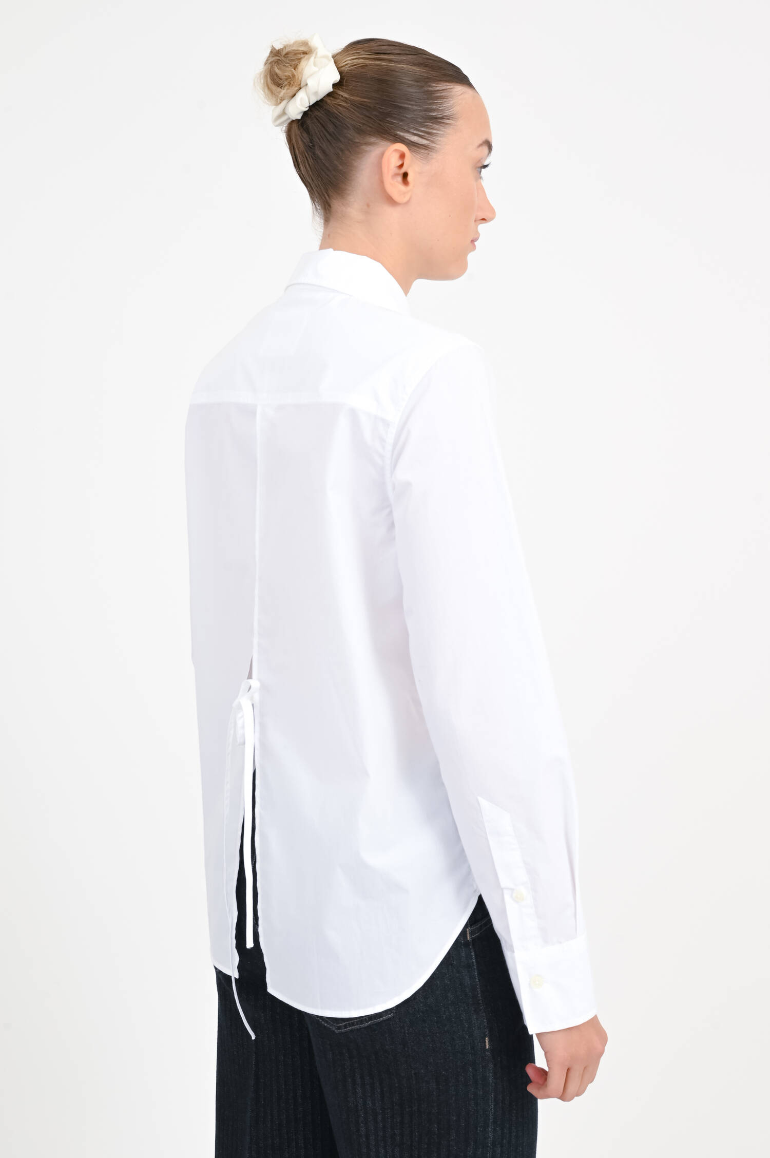 Langarm-Bluse mit offenem Rücken in Weiß Langarm-Bluse mit offenem Rücken in Weiß