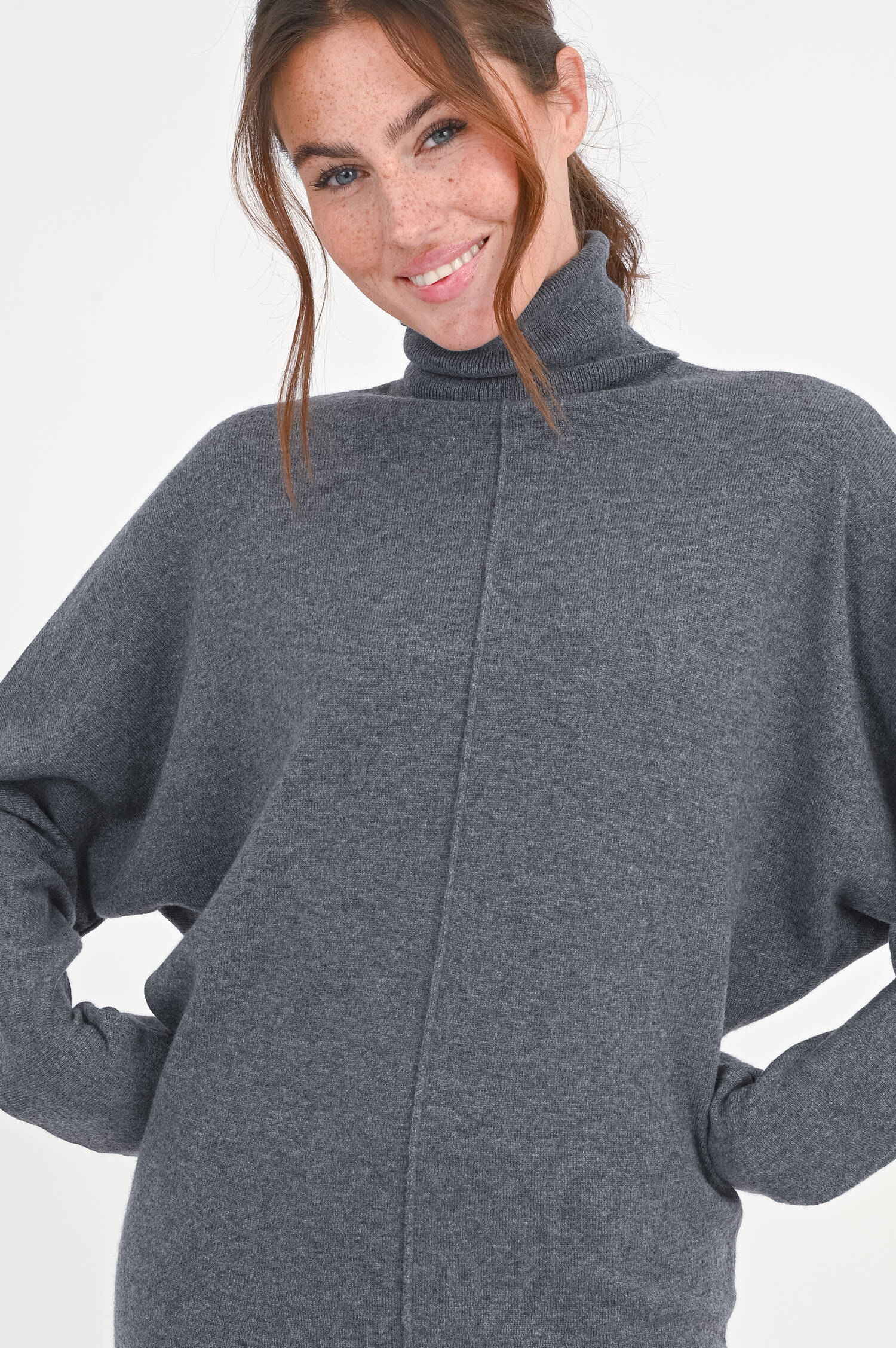 Rollkragen-Kleid ELLIONORA in Graphite Rollkragen-Kleid ELLIONORA in Graphite