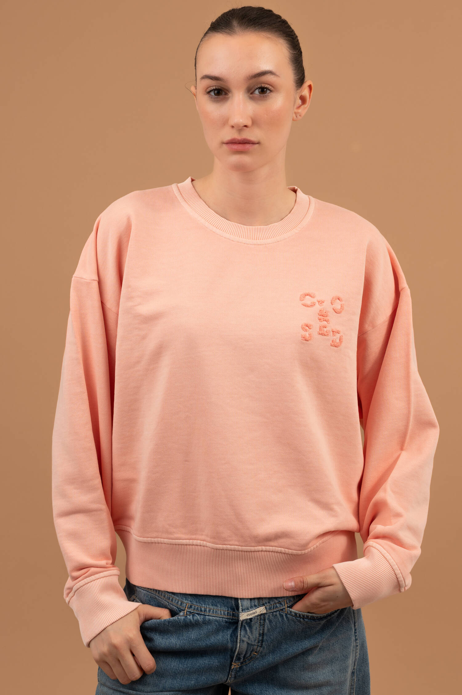 Pullover mit Label Aufstick in Peachpink