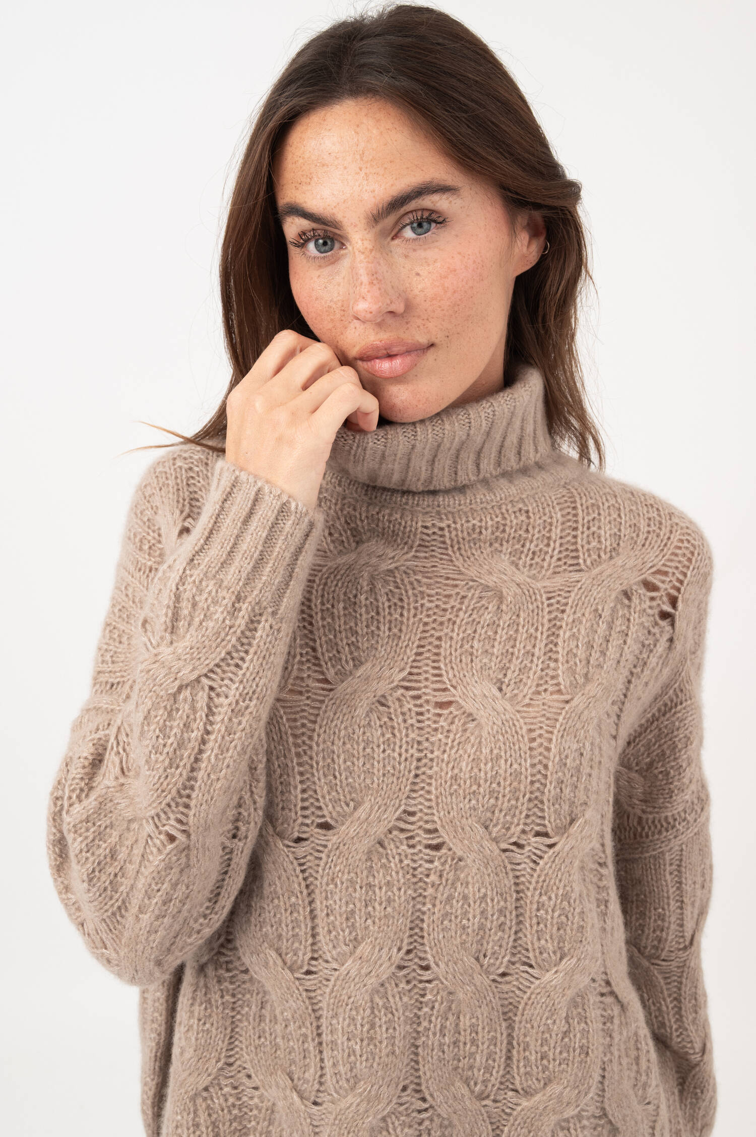 Zopfstrick-Rollkragen-Pullover in Braun Zopfstrick-Rollkragen-Pullover in Braun