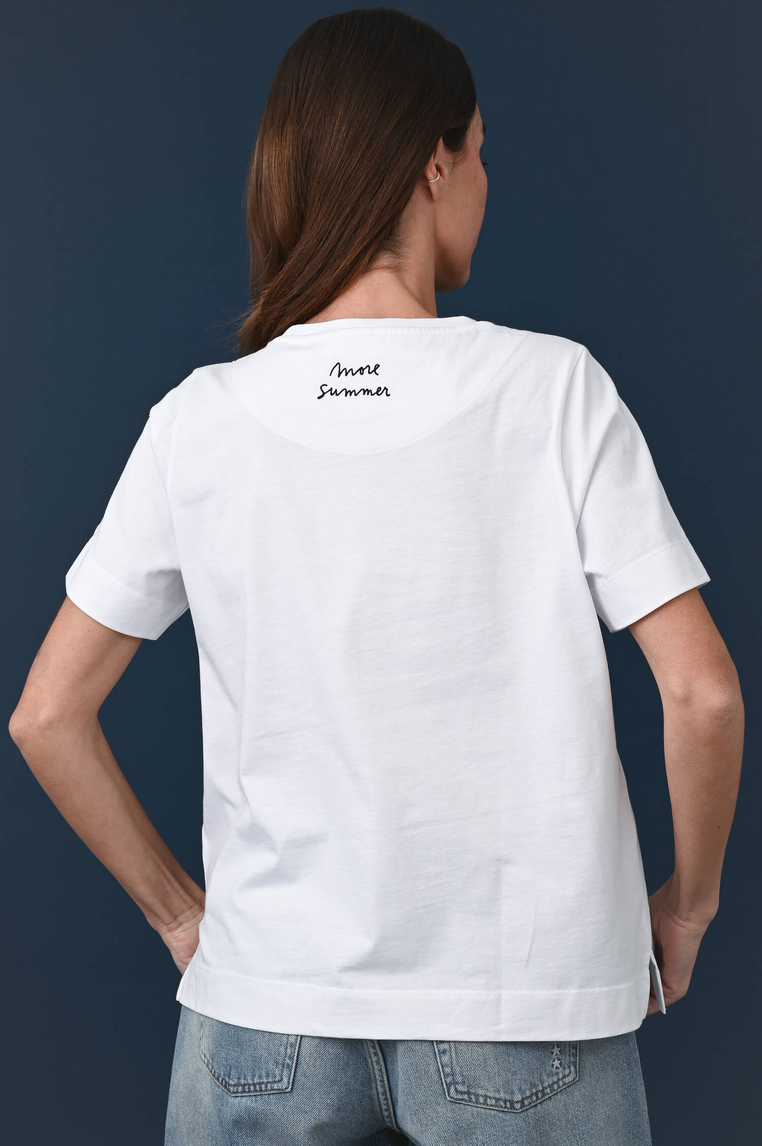 T-Shirt "Frau Am Meer" in Weiß/Blau