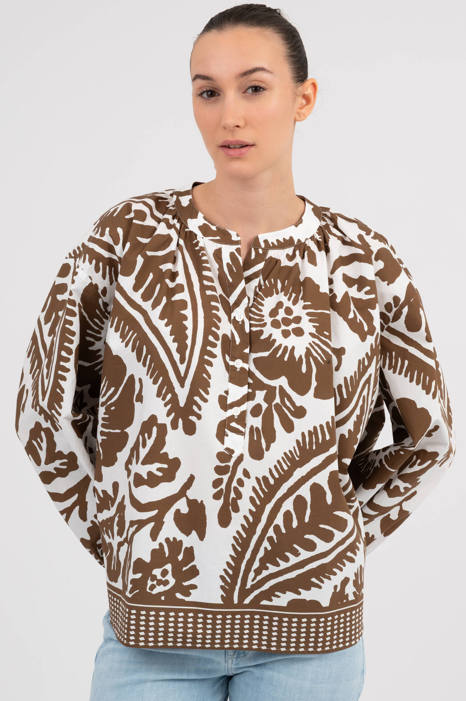 Bluse mit Print in Braun/Weiß