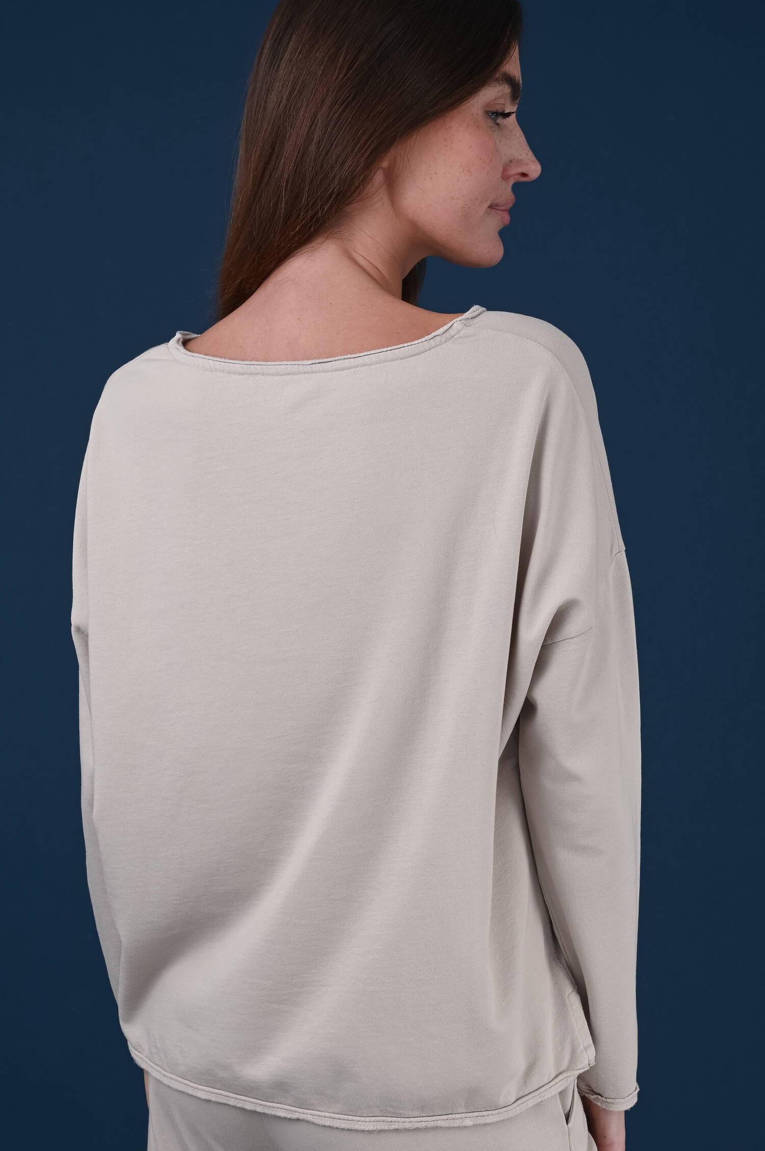 Sweater mit U-Boot Ausschnitt in Taupe