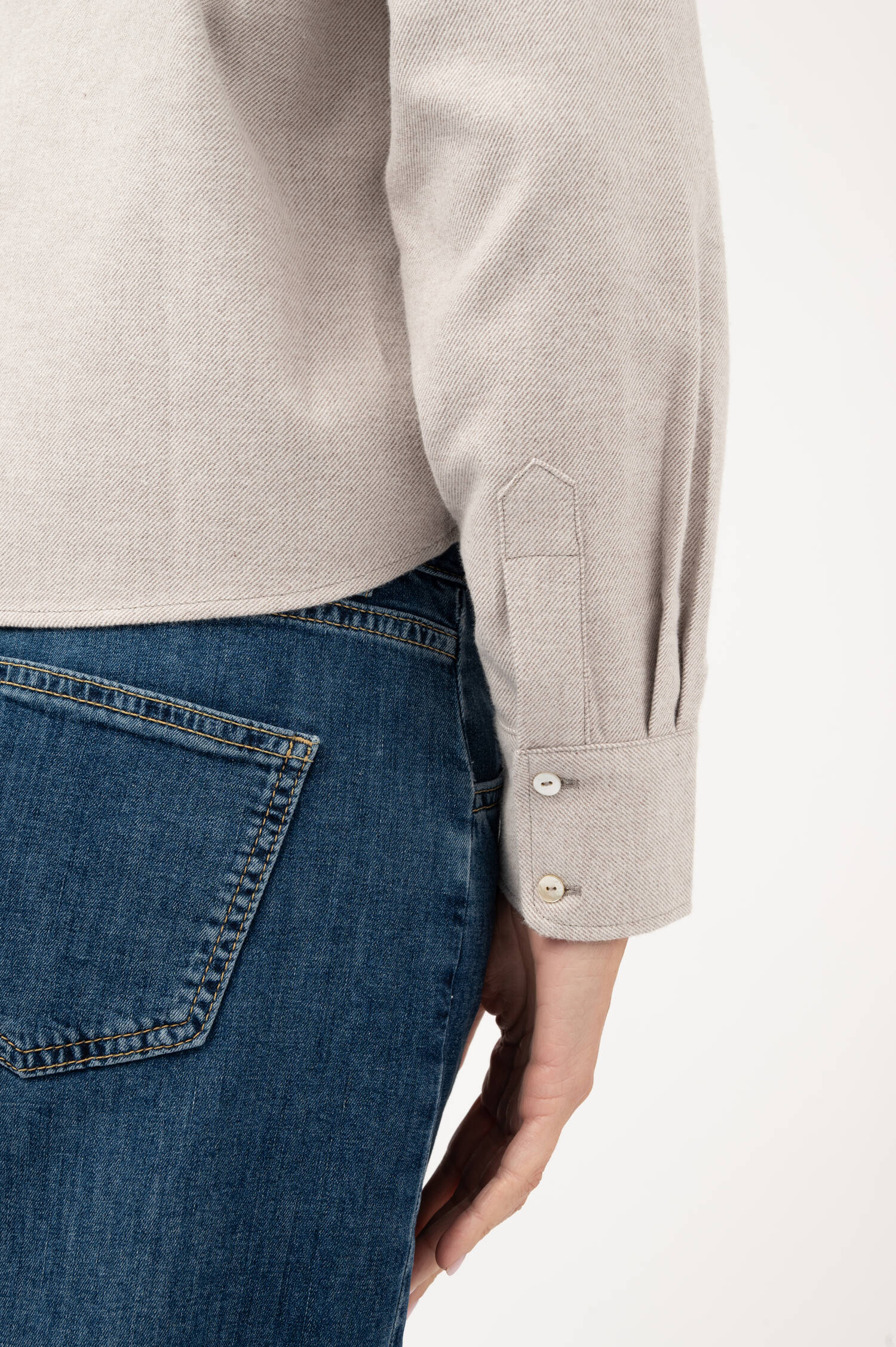 Cropped Bluse aus Baumwollflanell in Taupe Cropped Bluse aus Baumwollflanell in Taupe