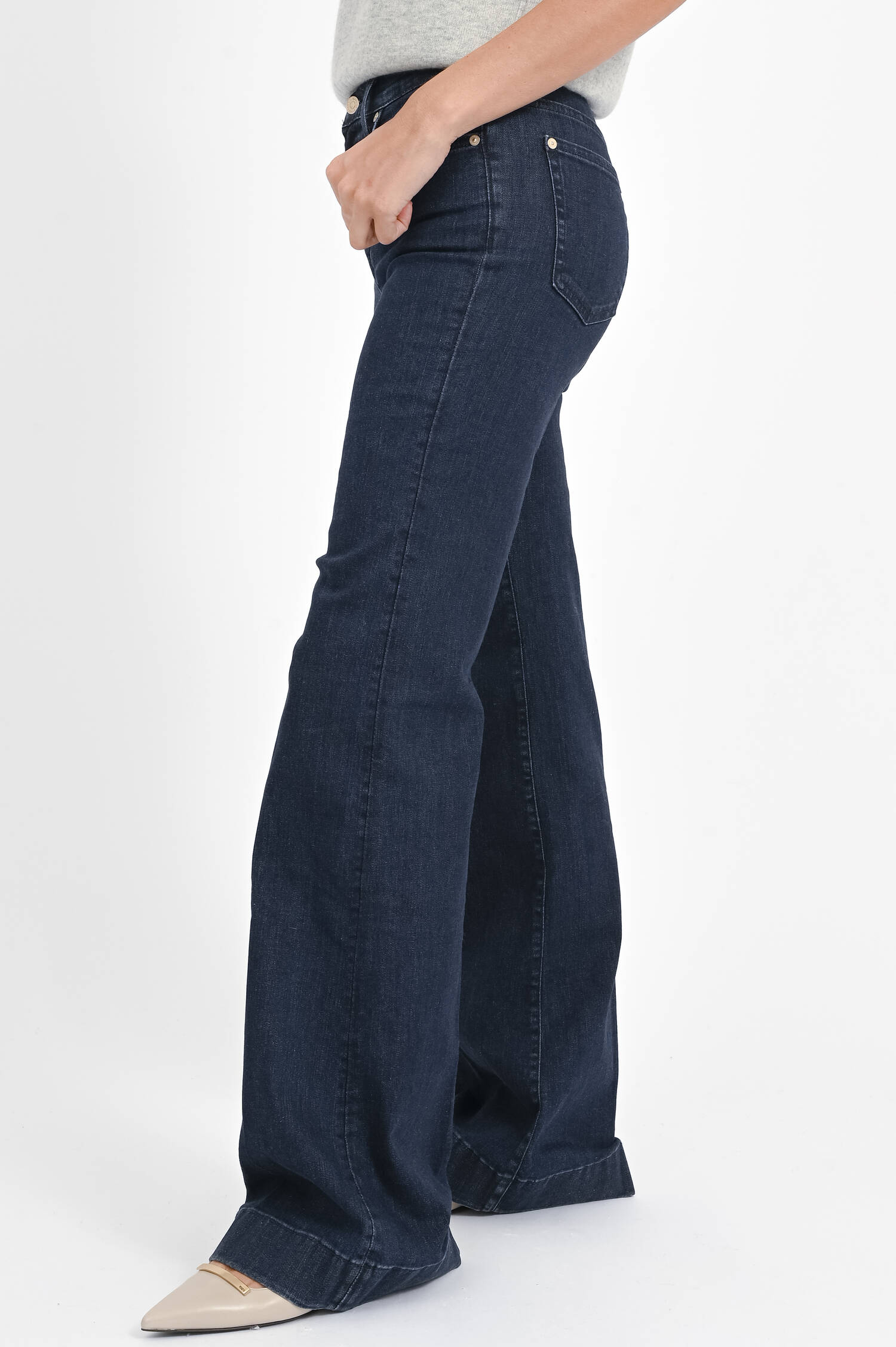 Flared Jeans MODERN DOJO in Dunkelblau Flared Jeans MODERN DOJO in Dunkelblau