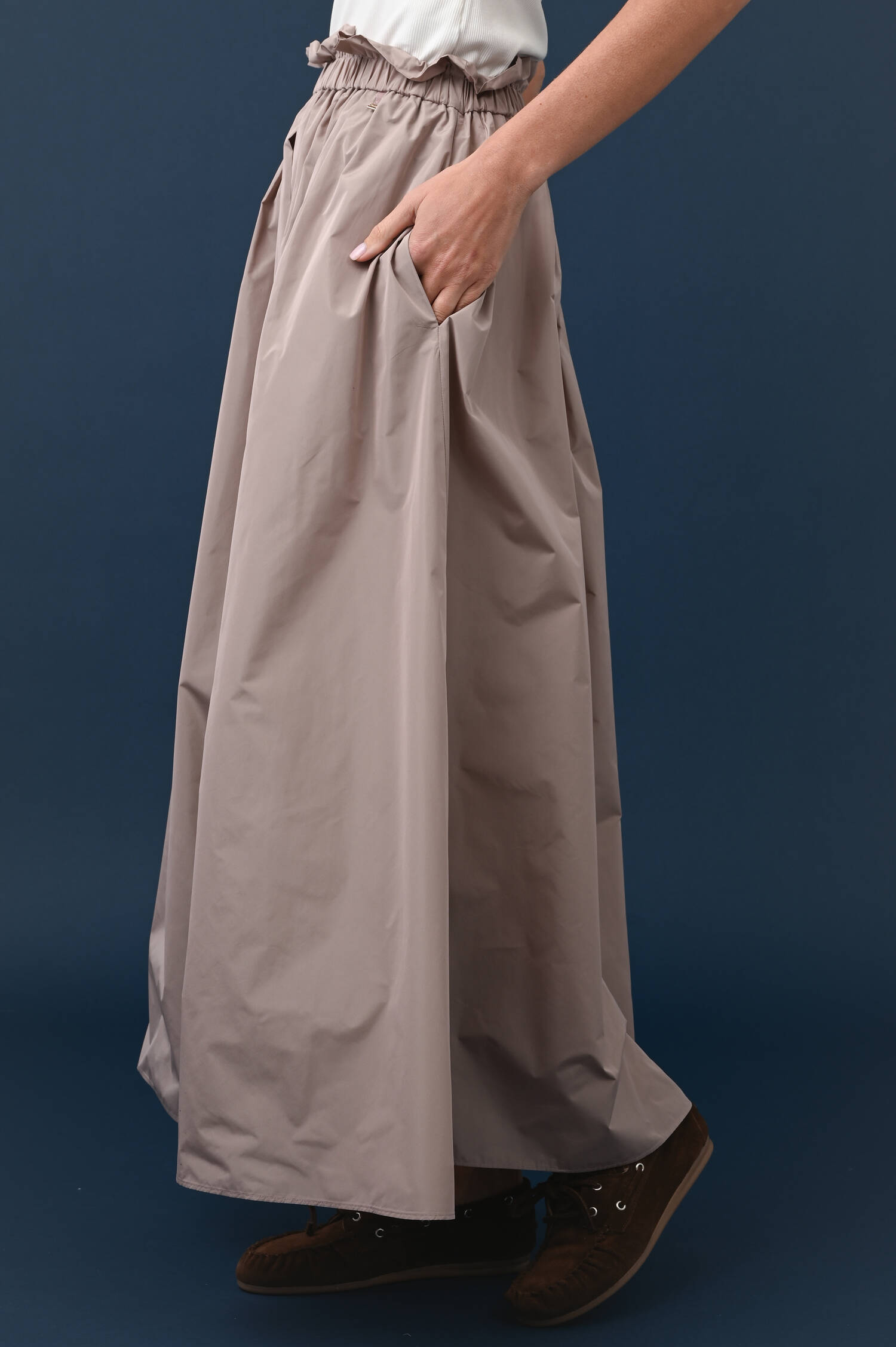 Midirock mit Rüschen am Bund in Cipriarosa Midirock mit Rüschen am Bund in Cipriarosa