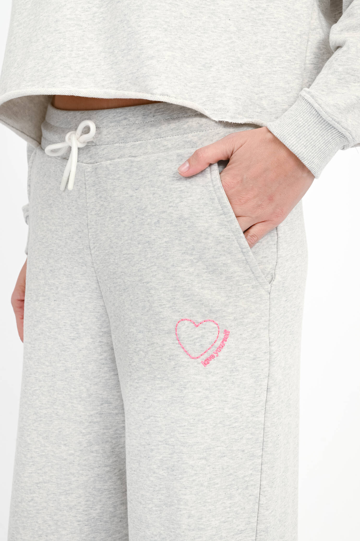 Loungewear-Pants mit Stickerei in Grau meliert Loungewear-Pants mit Stickerei in Grau meliert