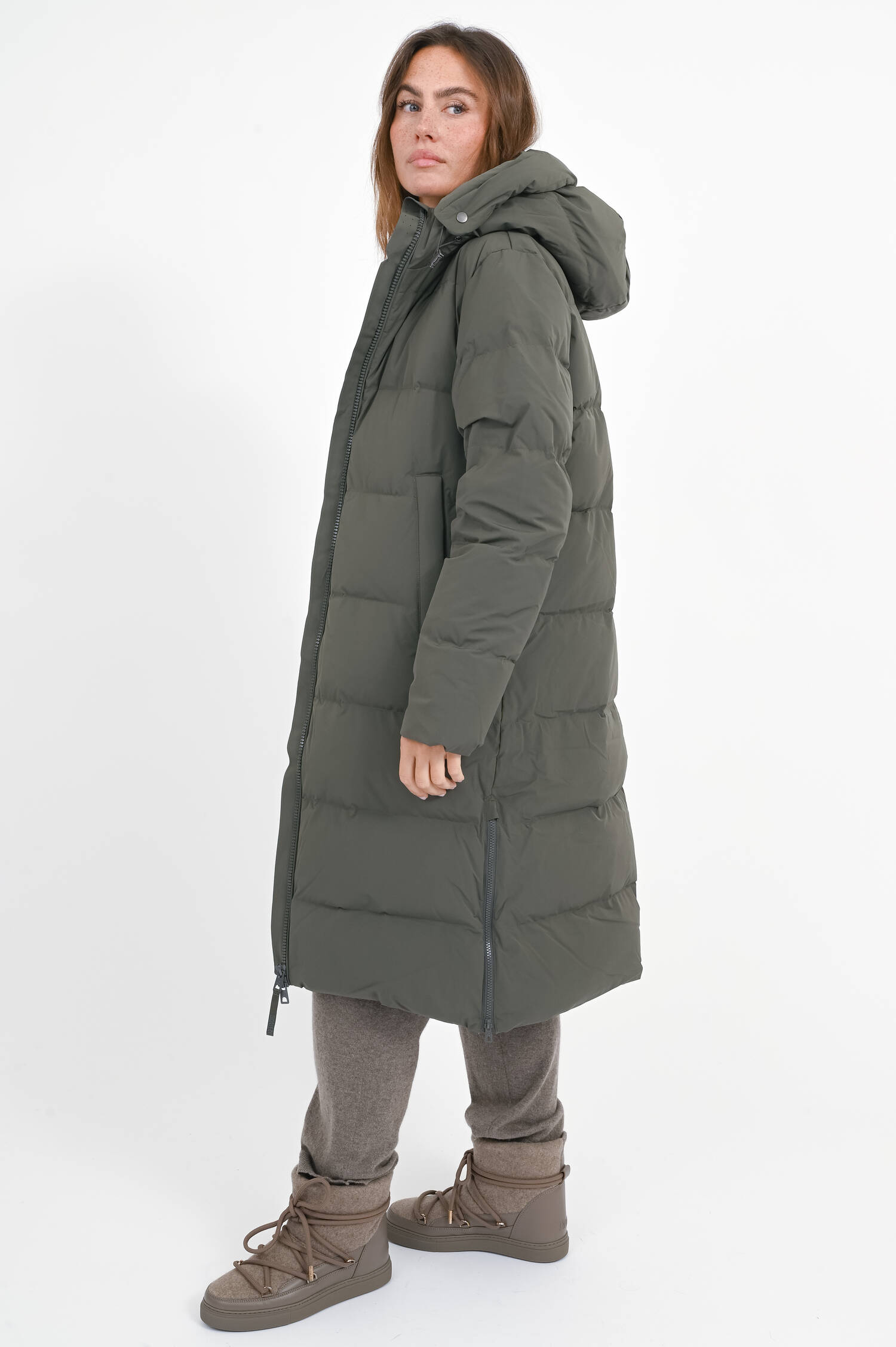 Steppmantel mit Seitenschlitzen in Oliv