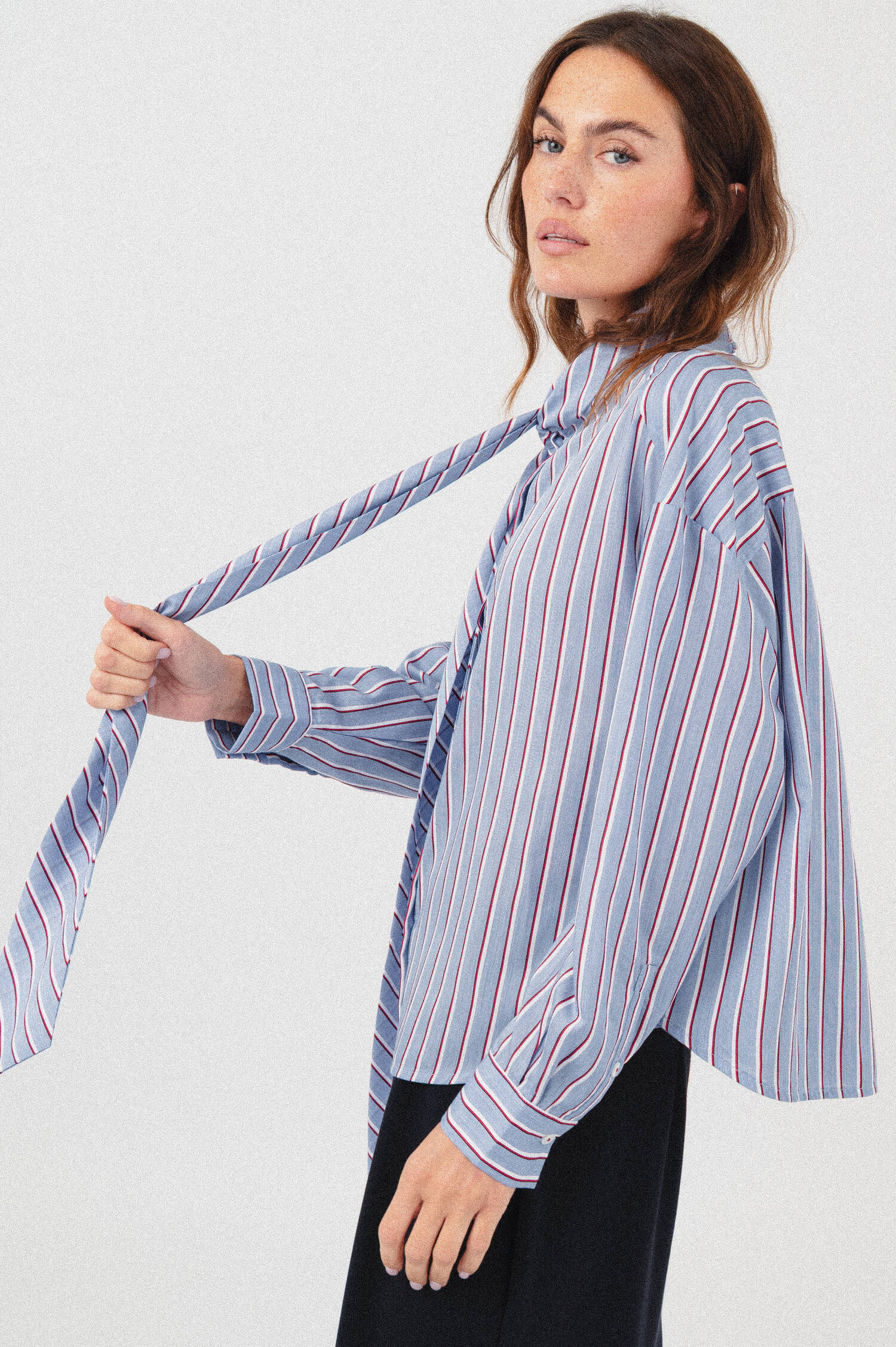 Bluse DREAM mit Schluppe in Blau/Weiß/Rot Bluse DREAM mit Schluppe in Blau/Weiß/Rot