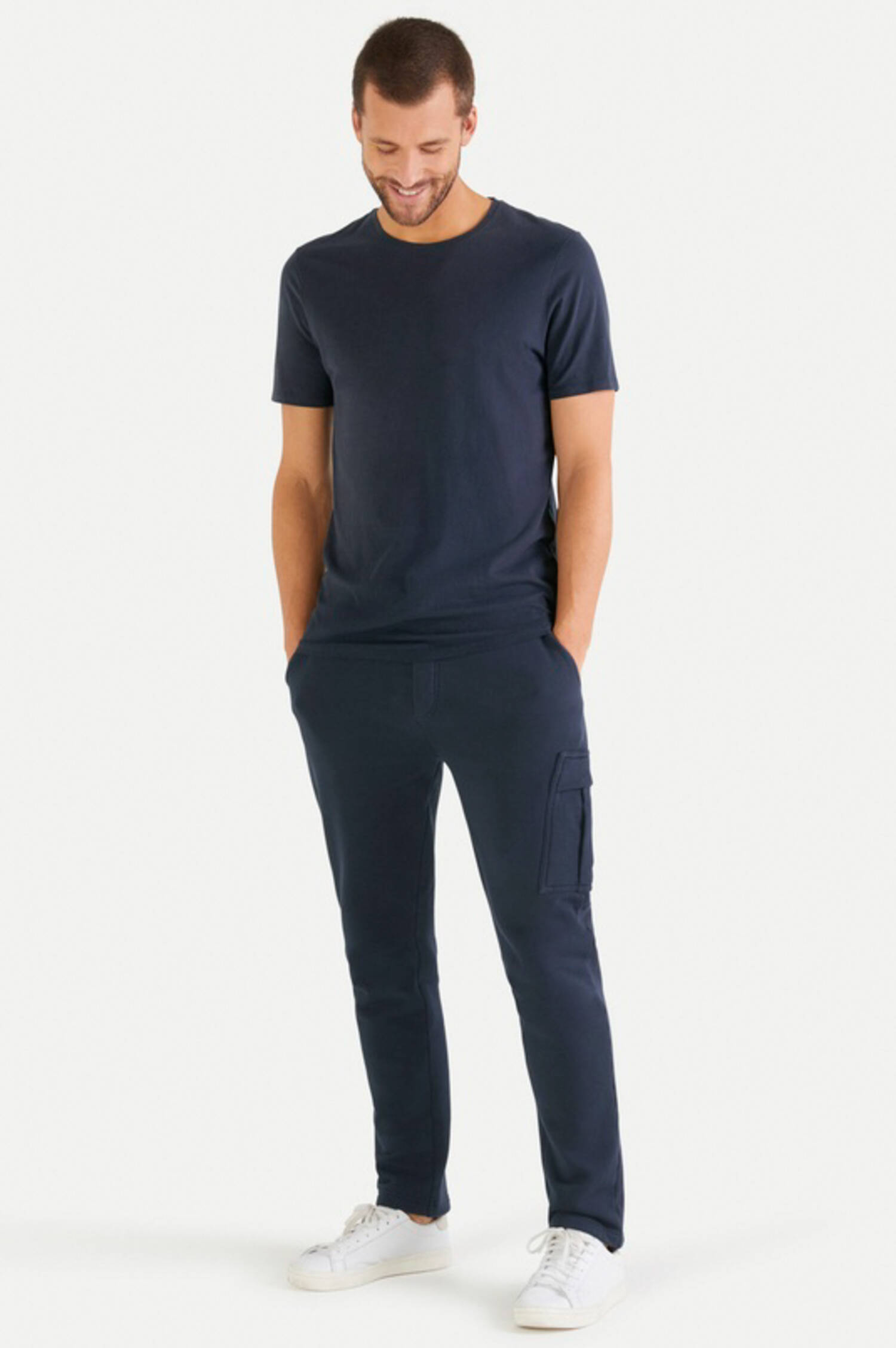 Basic T-Shirt in Navy