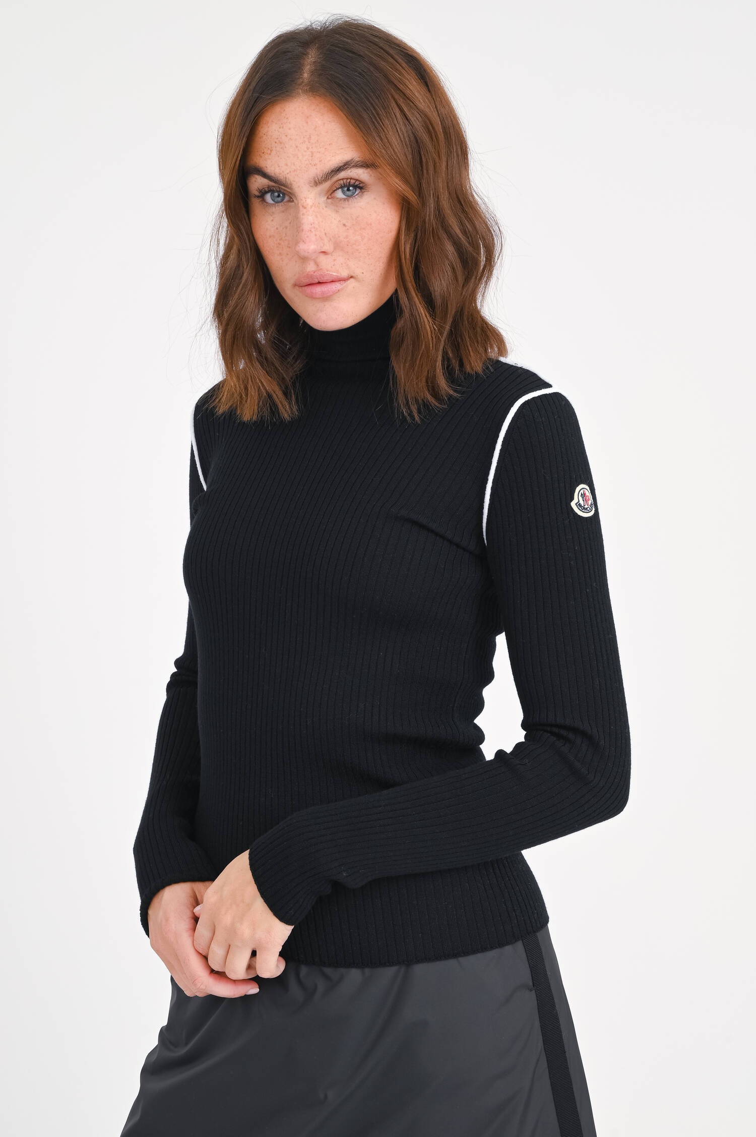 Rollkragenpullover mit Kontrastfarbe Schwarz/Weiß Rollkragenpullover mit Kontrastfarbe Schwarz/Weiß