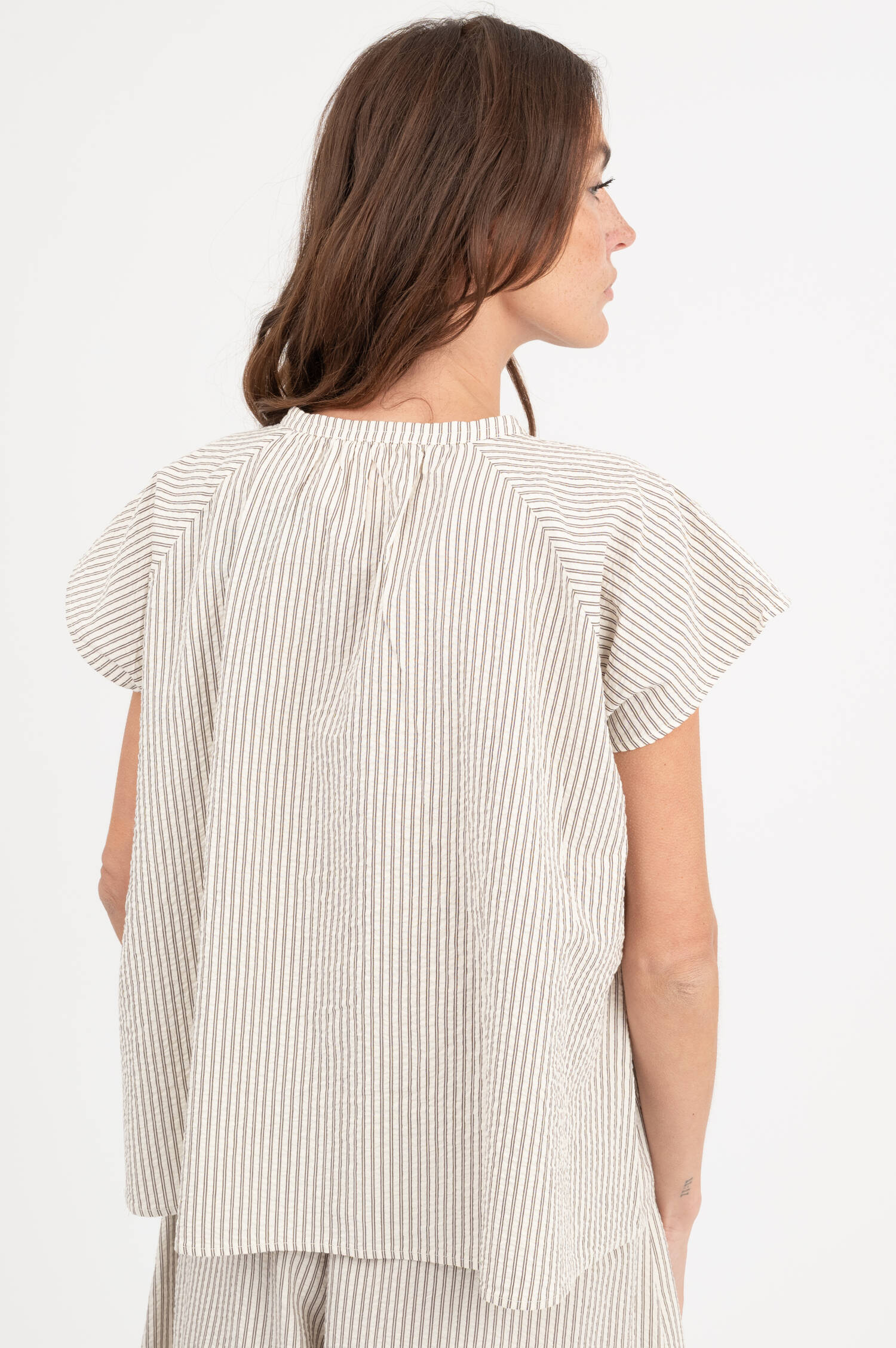 Seersucker Bluse in Creme/Braun gestreift Seersucker Bluse in Creme/Braun gestreift