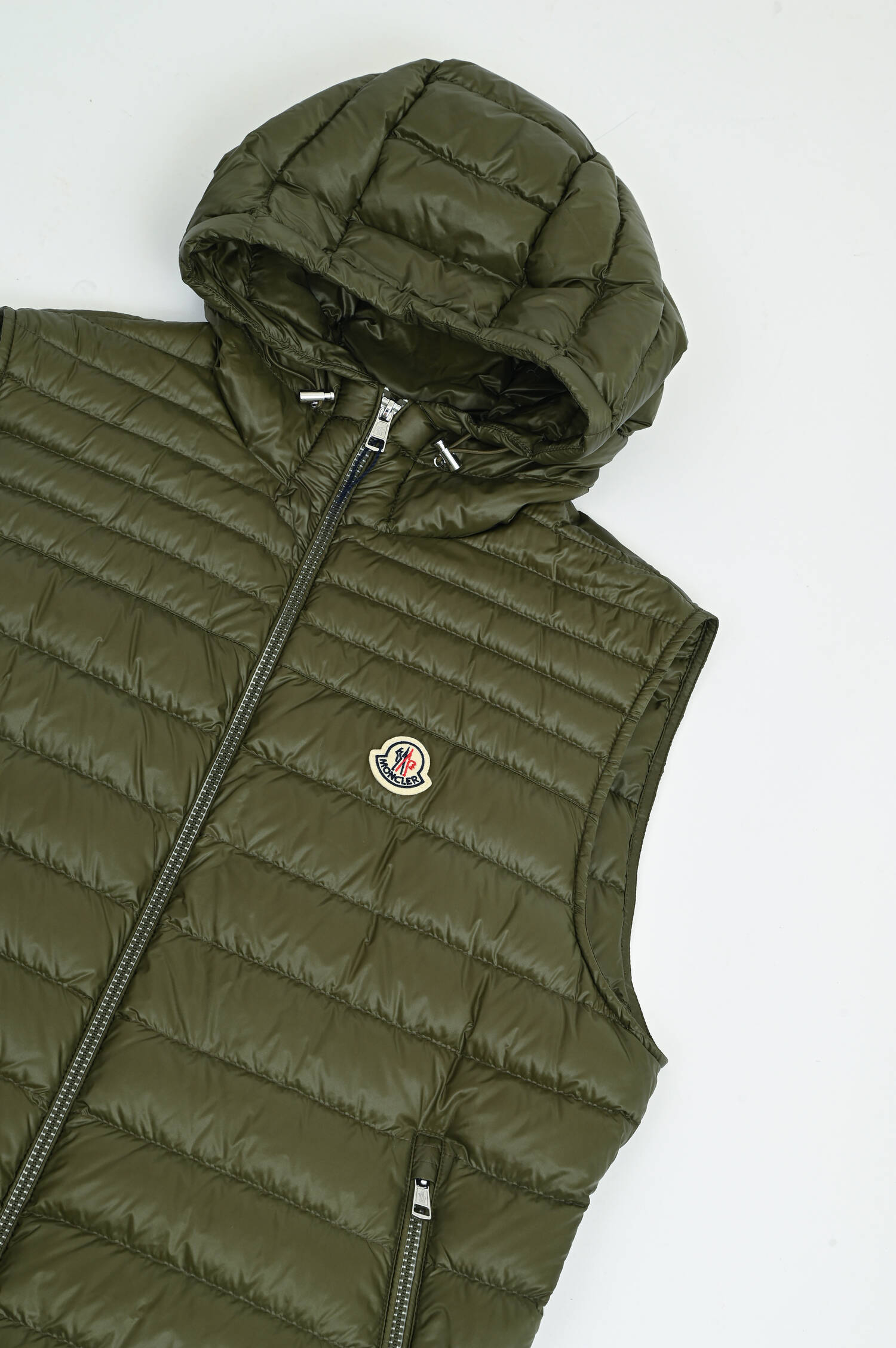 Daunen-Gilet ORANT mit Kapuze in Oliv