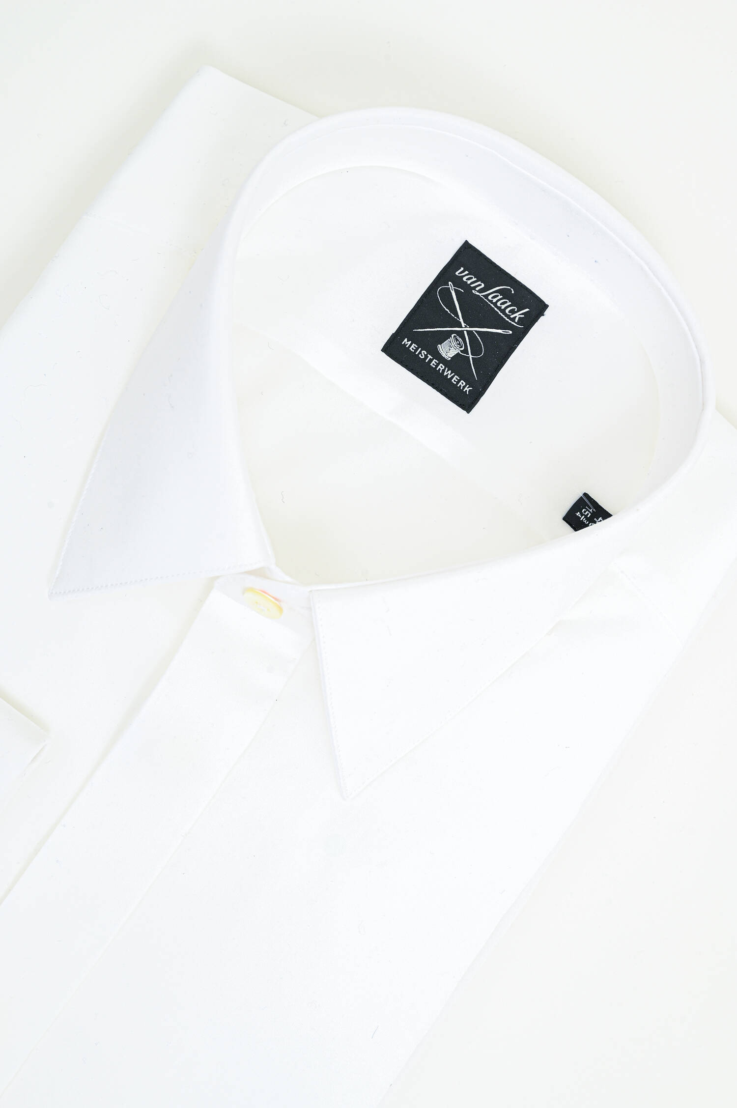 Hemd aus Baumwolle mit Haifischkragen in Weiß