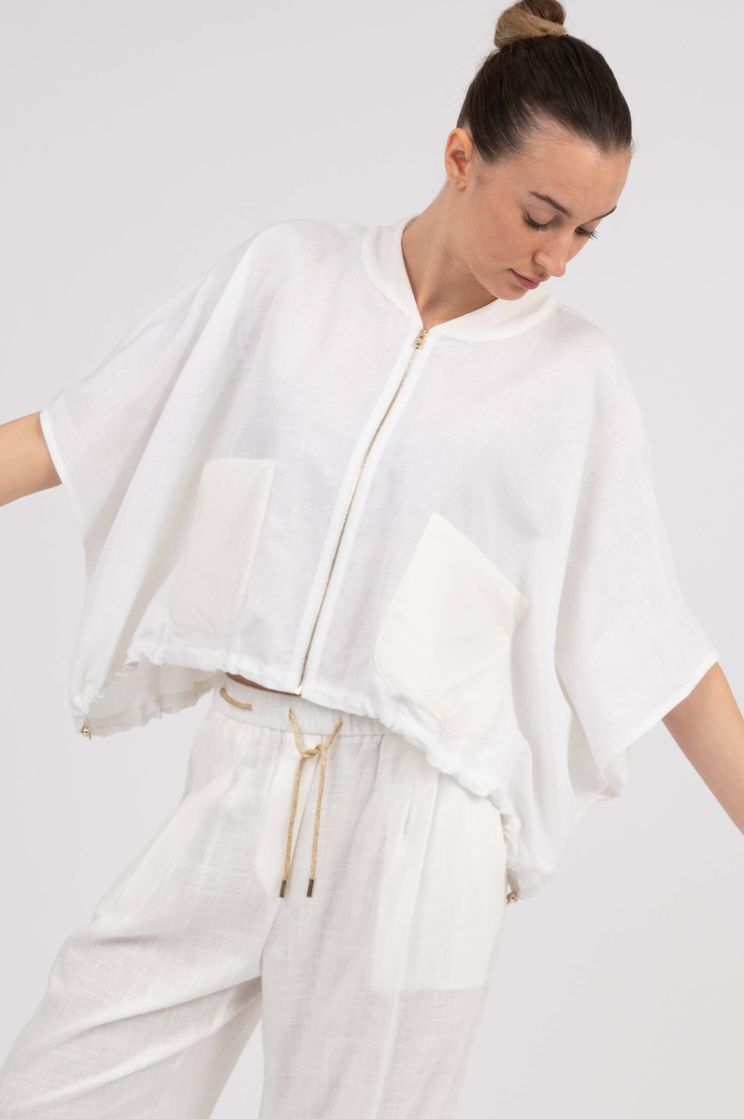 Ponchomantel aus Seiden-Leinenmix in Weiß Ponchomantel aus Seiden-Leinenmix in Weiß