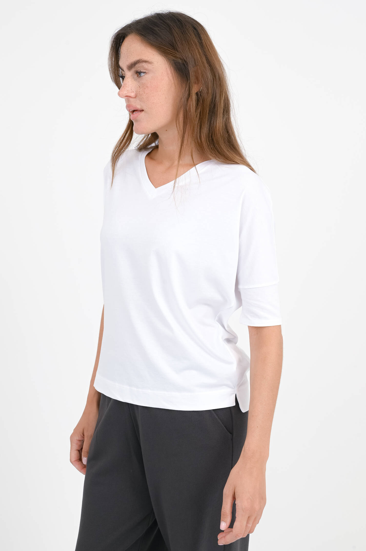 T-Shirt DAHLIA mit V-Neck in Weiß
