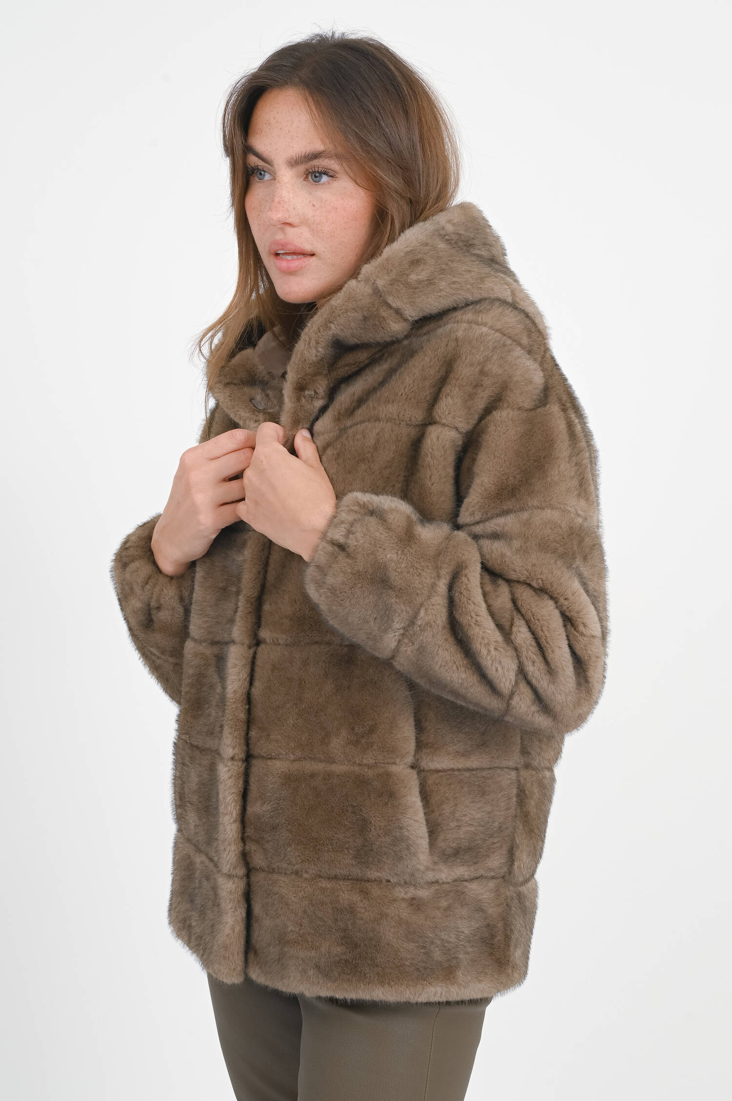 Kunstpelzjacke MINK in Blassbraun Kunstpelzjacke MINK in Blassbraun