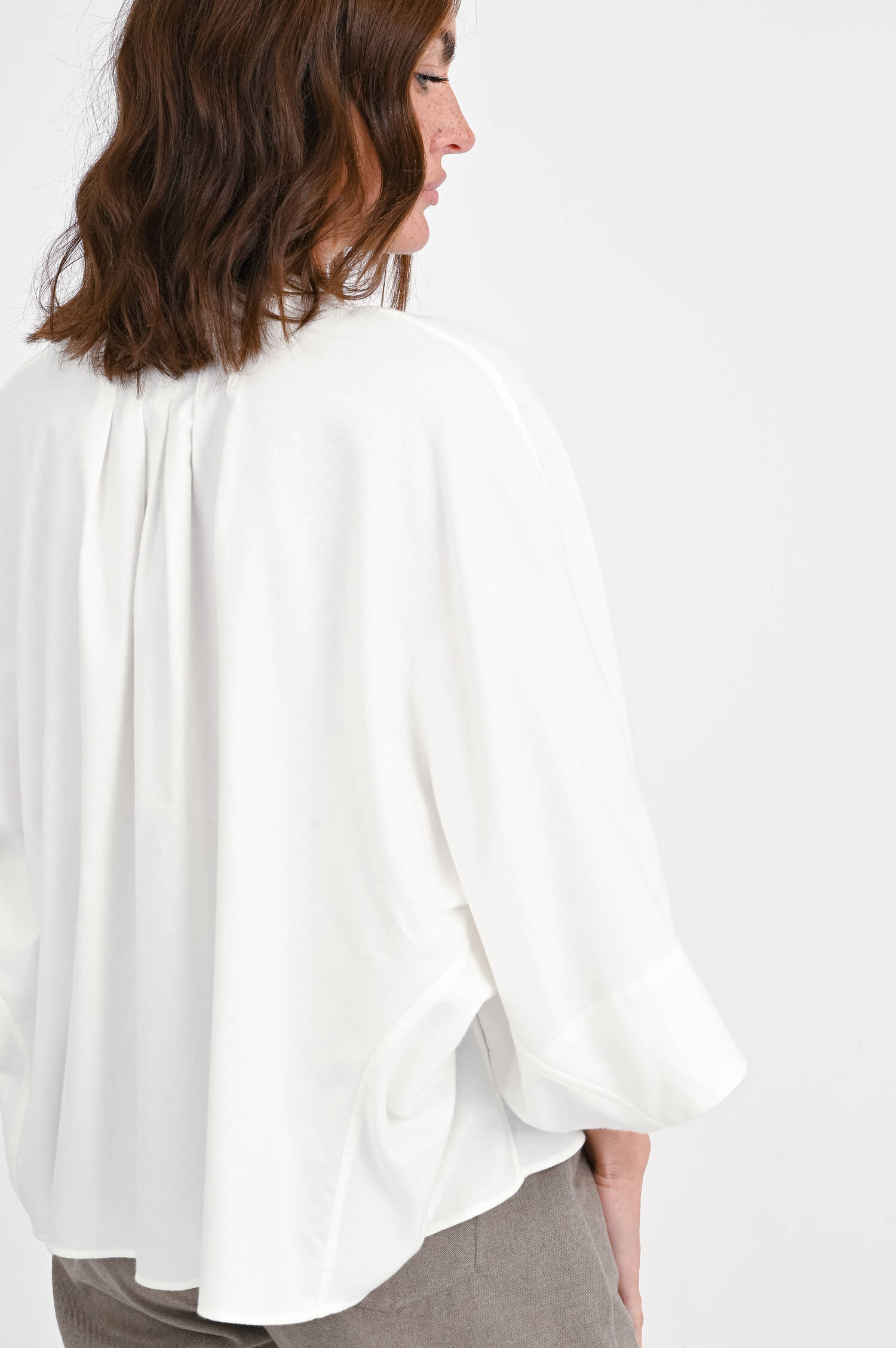 Bluse mit voluminösen Ärmeln in Natur