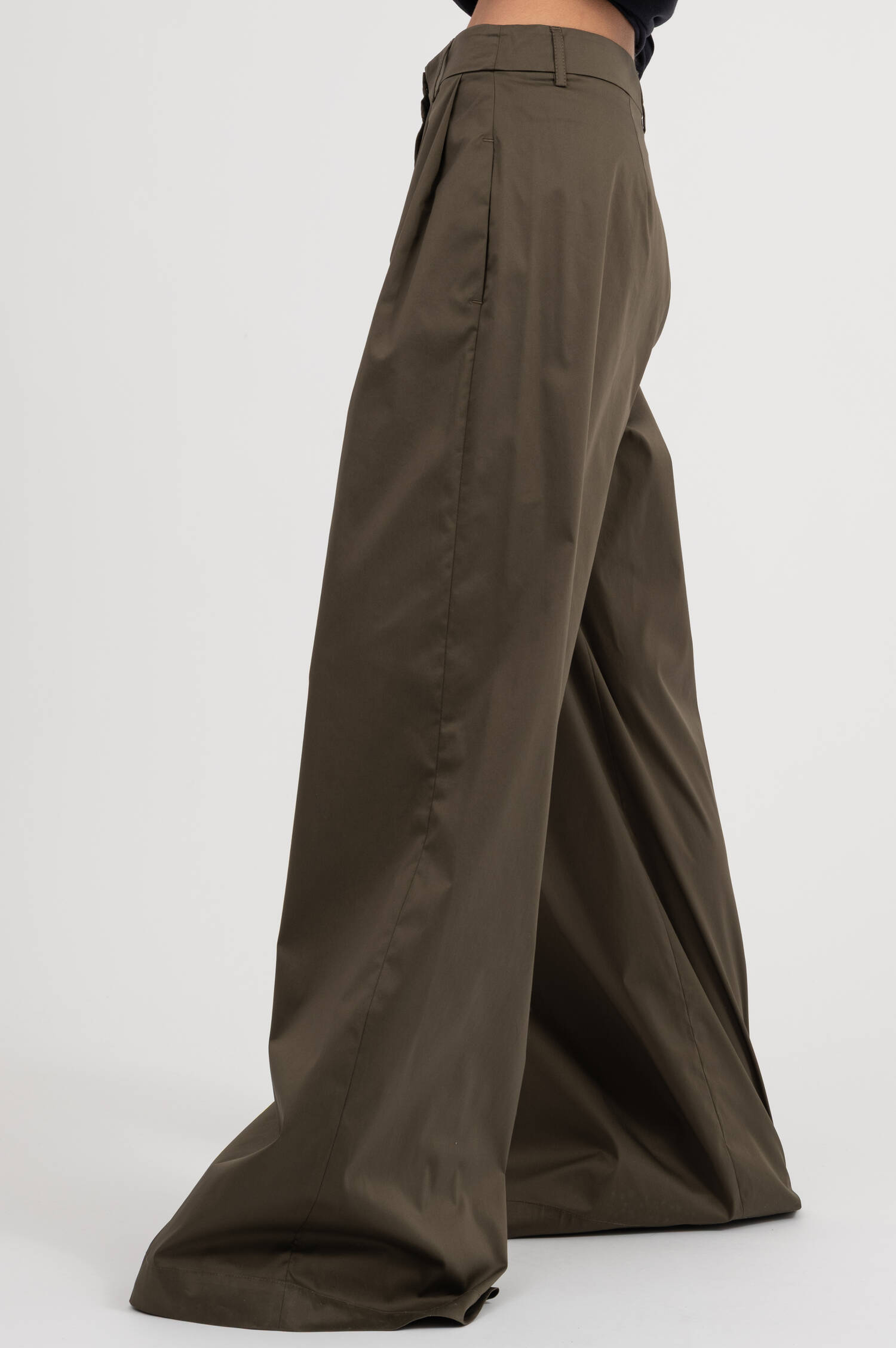 Hose mit weitem Bein in Oliv