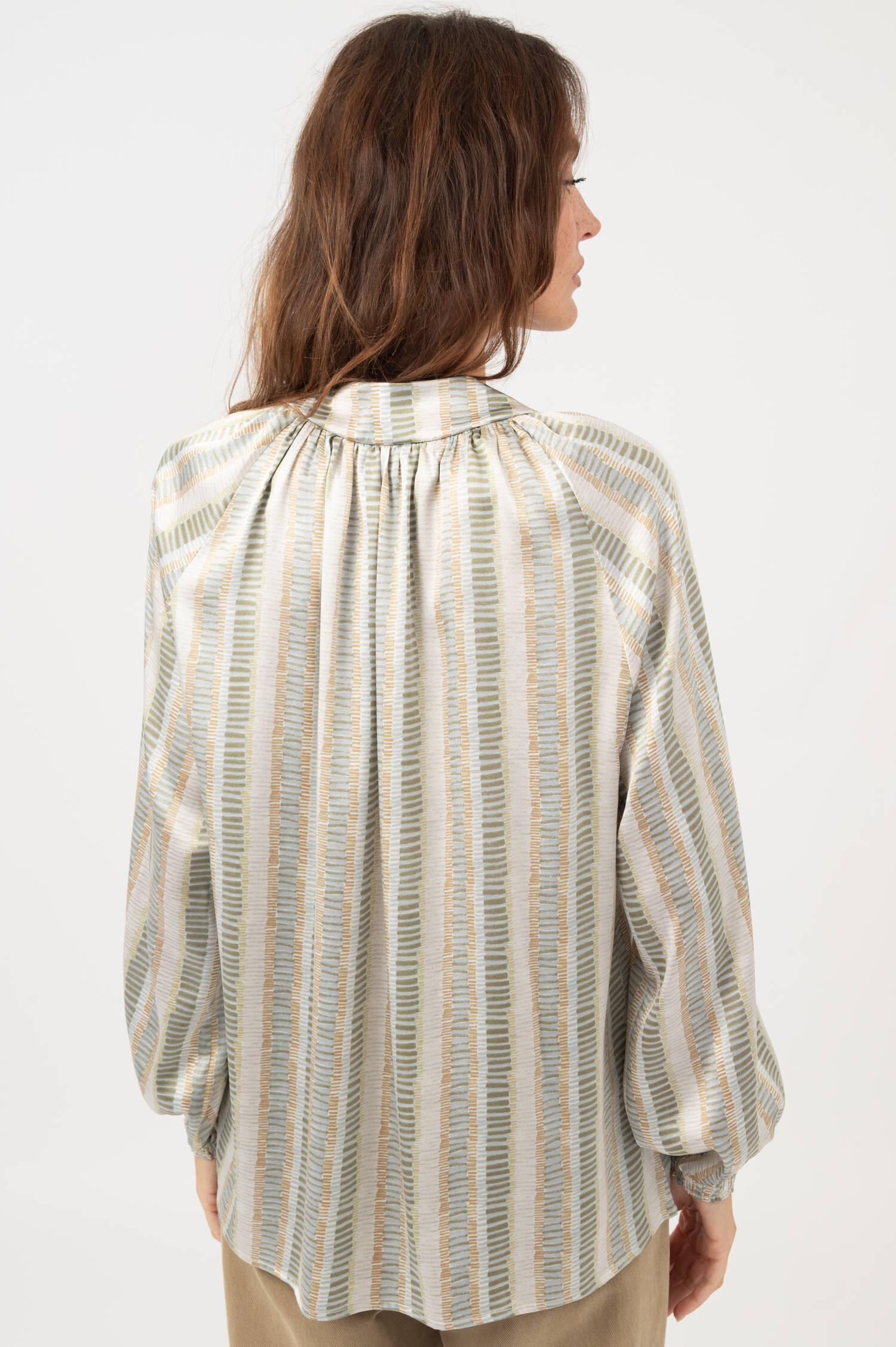 Seidenbluse mit Schluppe in Grün Seidenbluse mit Schluppe in Grün
