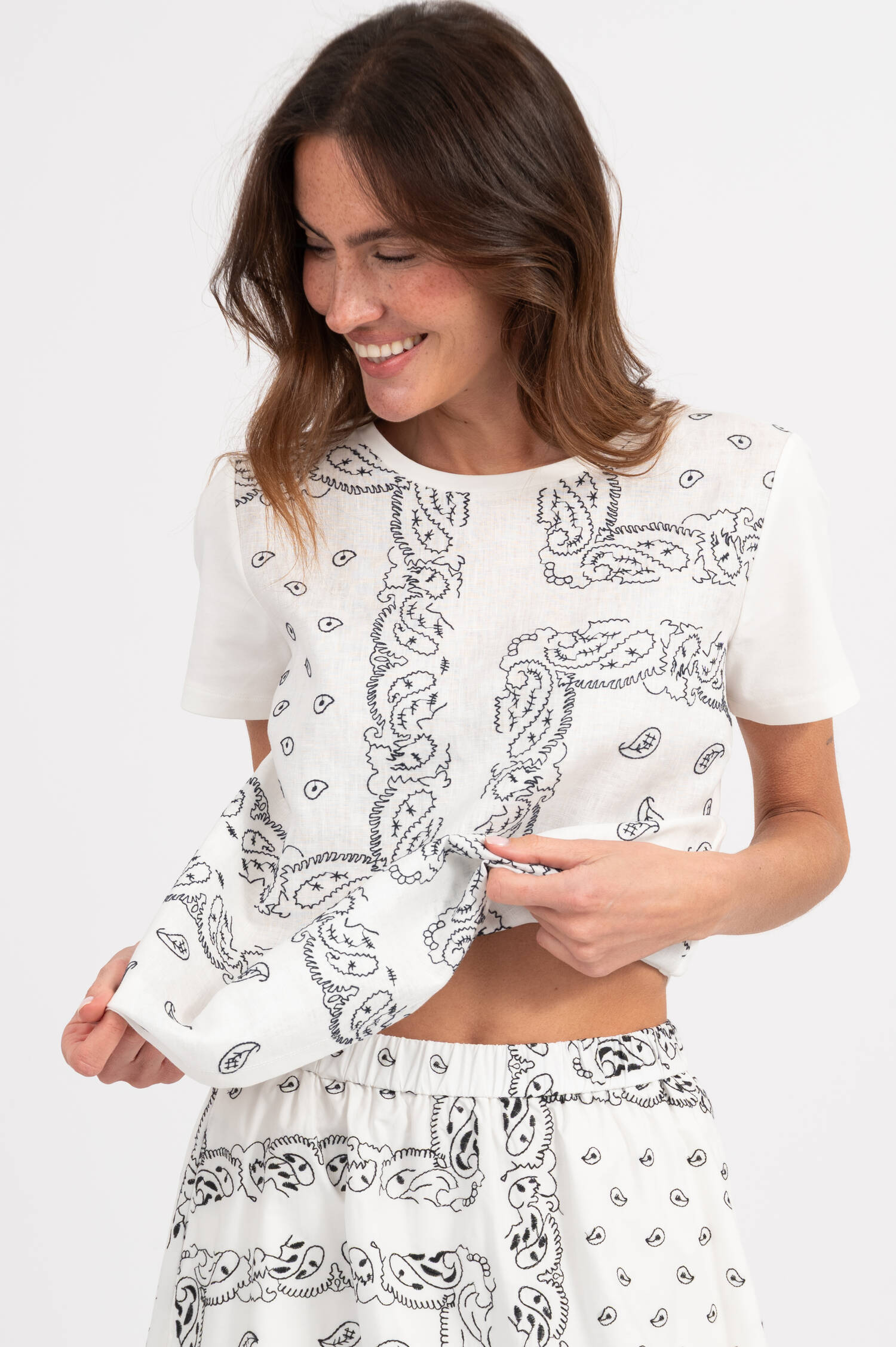 T-Shirt GENIO mit Stickerei in Weiß