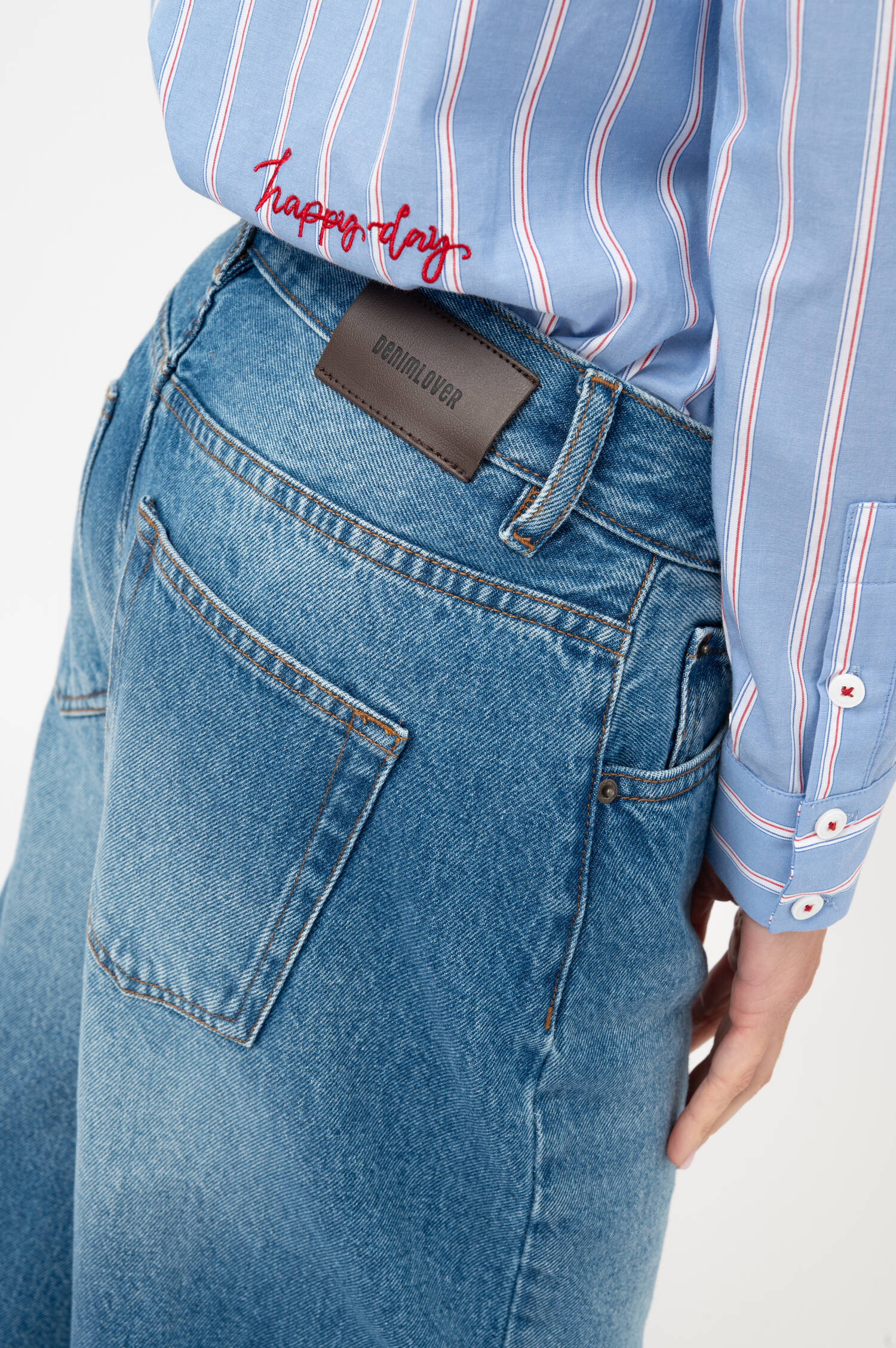 Cropped Barrel-Leg Jeans in Blau Cropped Barrel-Leg Jeans in Blau