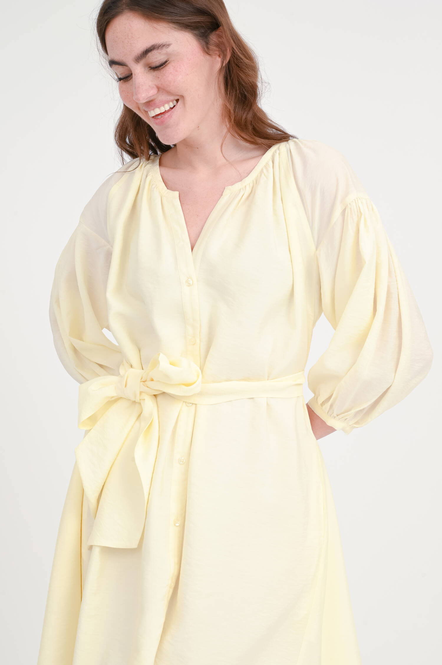 Kleid  AUA mit voluminösen Ärmeln in Butteryellow
