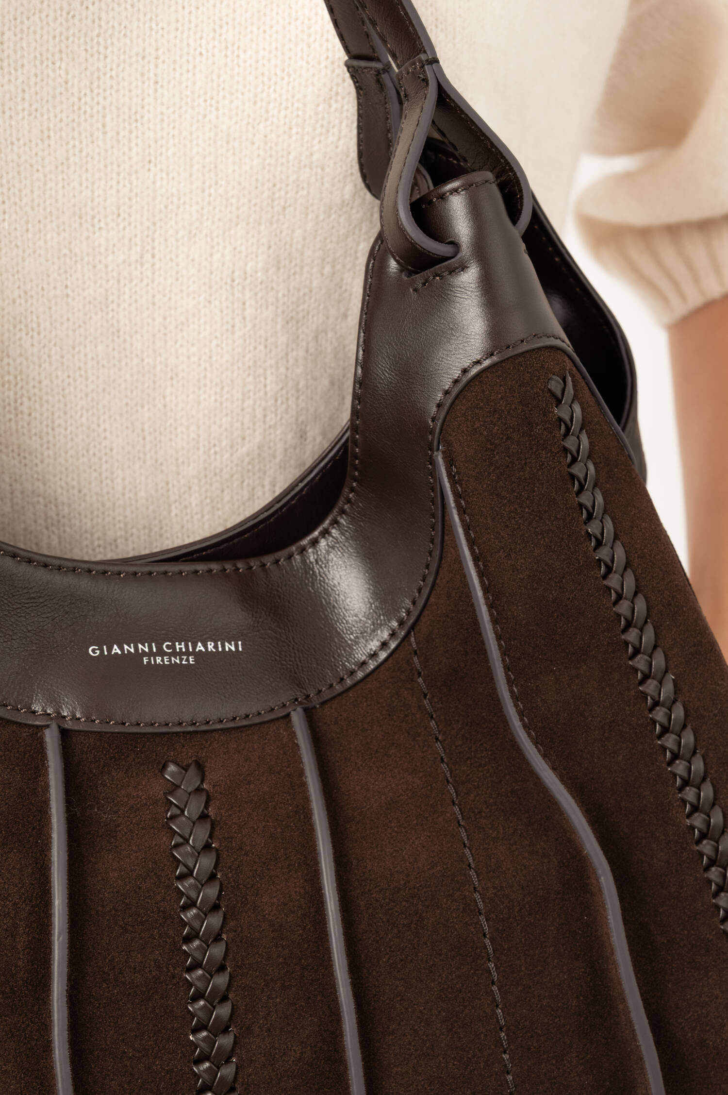 Veloursleder-Schultertasche DUA in Dunkelbraun