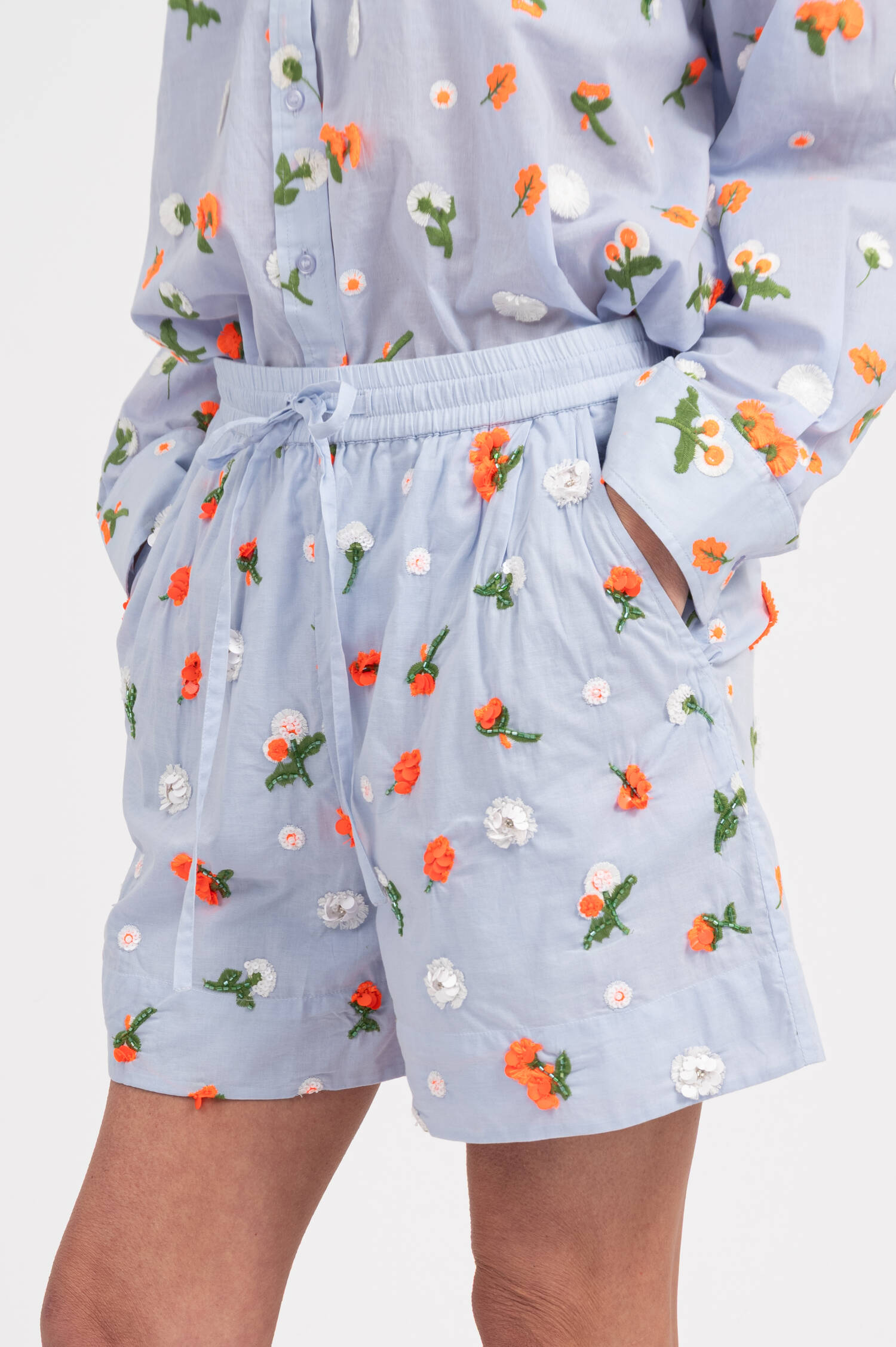 Short JELENA in Hellblau