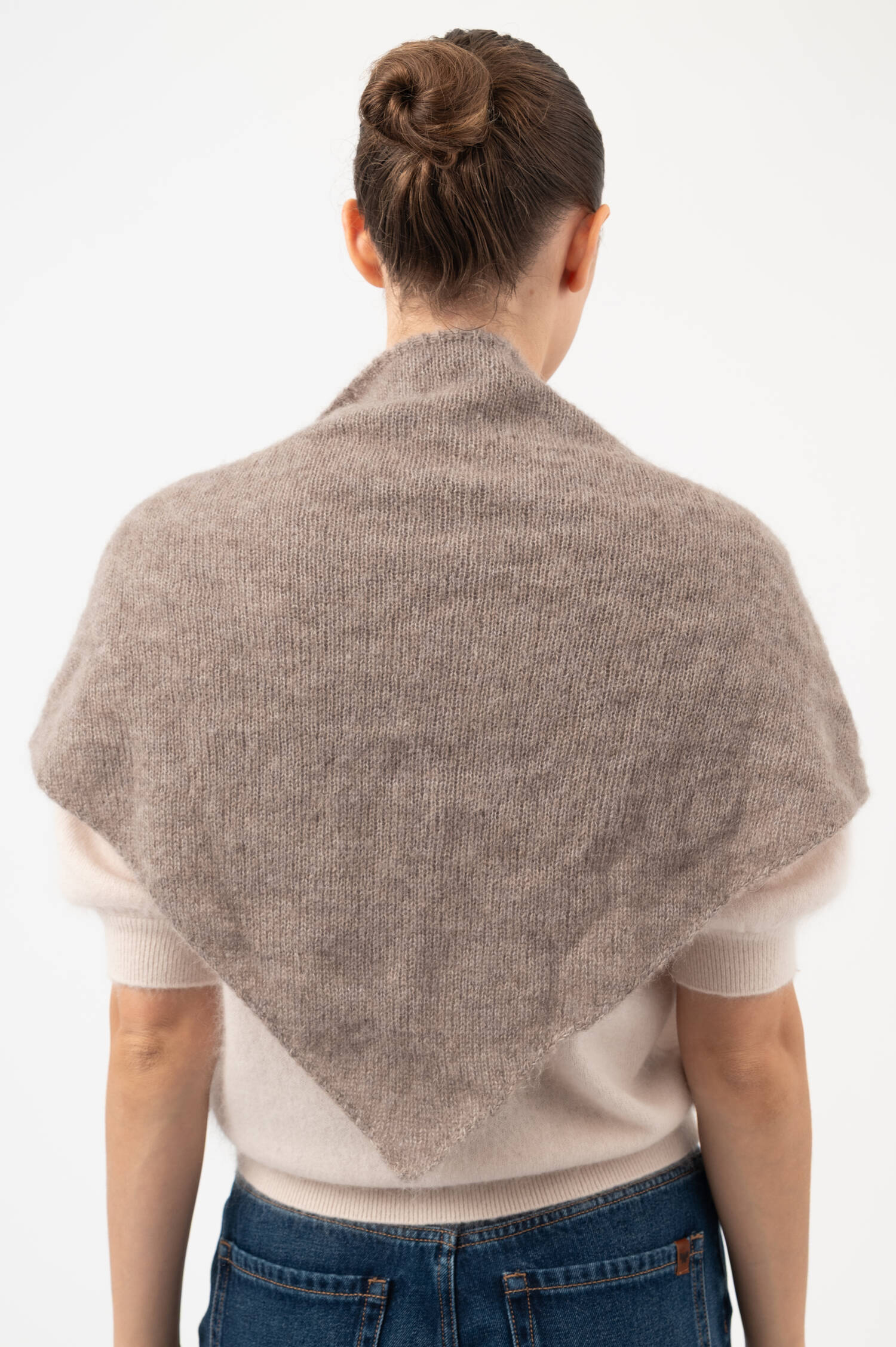 Alpaka-Mix-Dreiecksschal KASPER in Taupe Alpaka-Mix-Dreiecksschal KASPER in Taupe