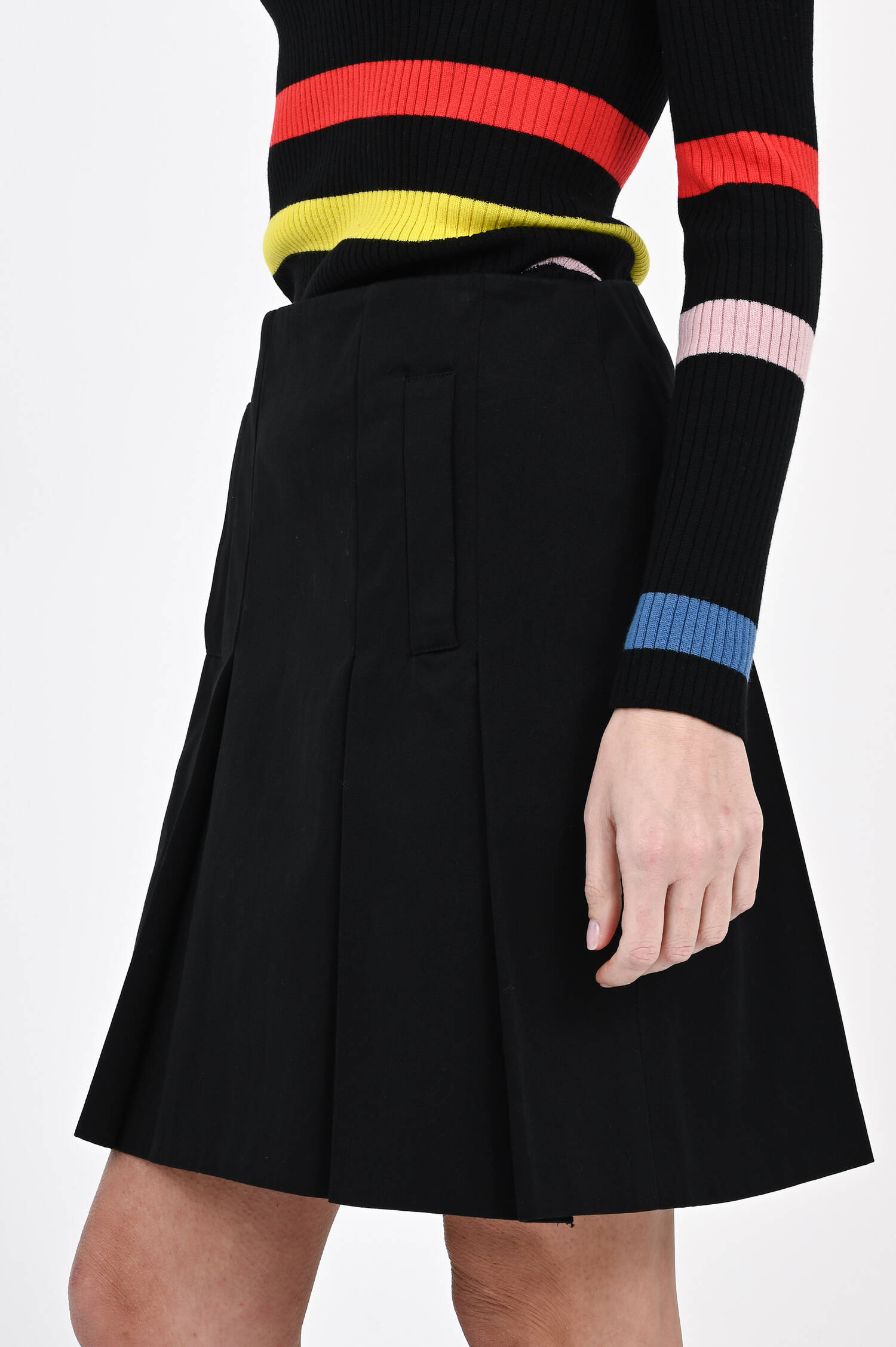 Mini-Rock mit Kellerfalten in Black