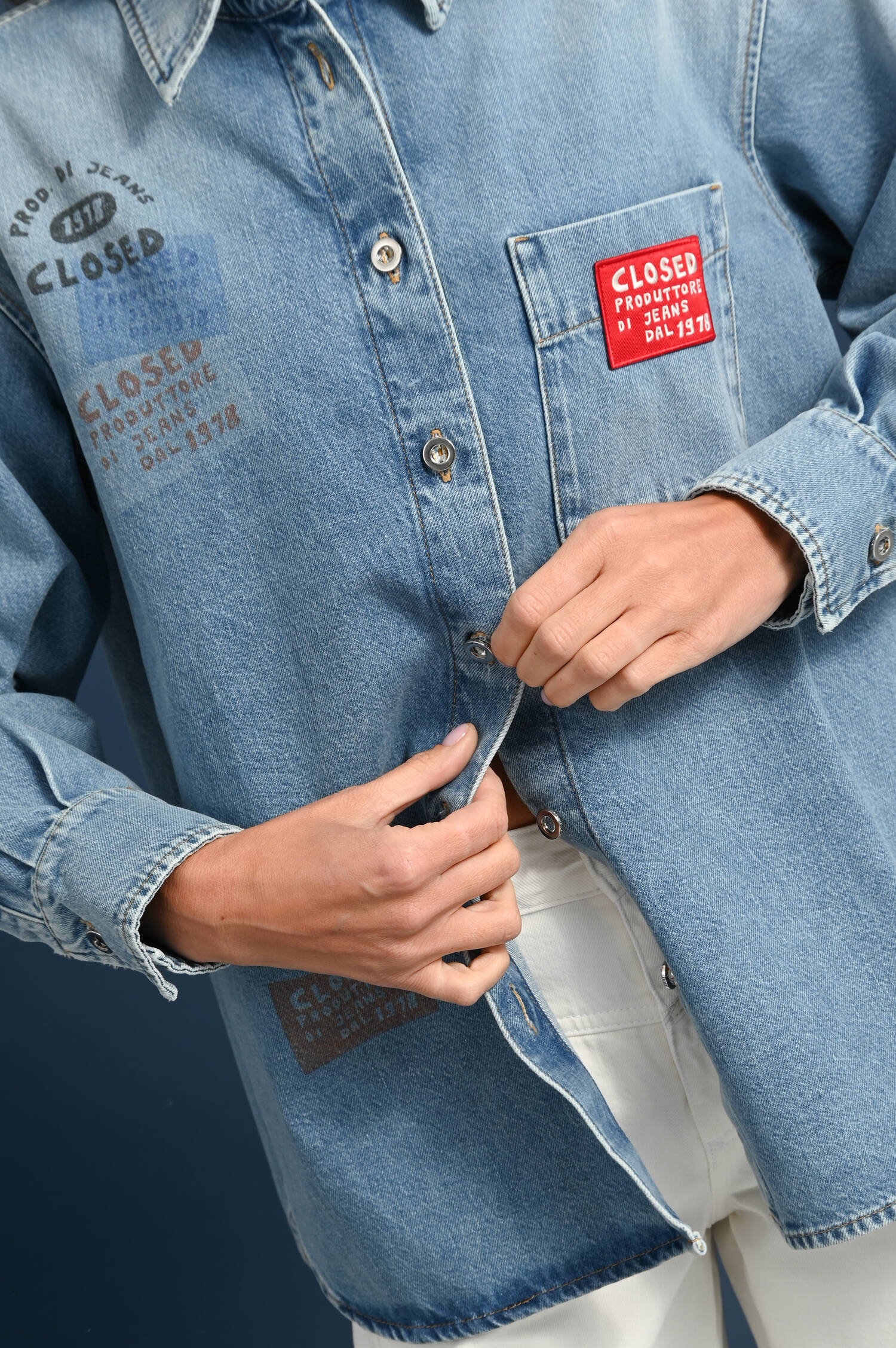 Denim-Bluse mit Logo-Details in Light Blue