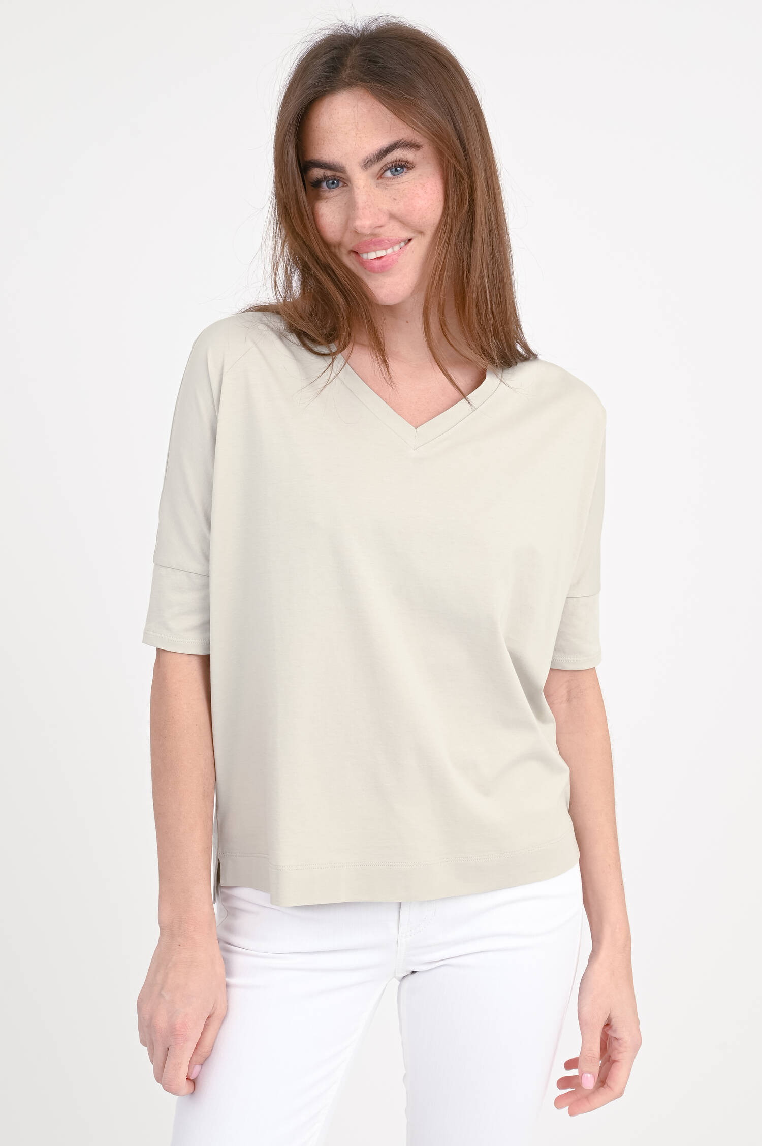 T-Shirt DHALIA mit V-Neck in Hellgrau