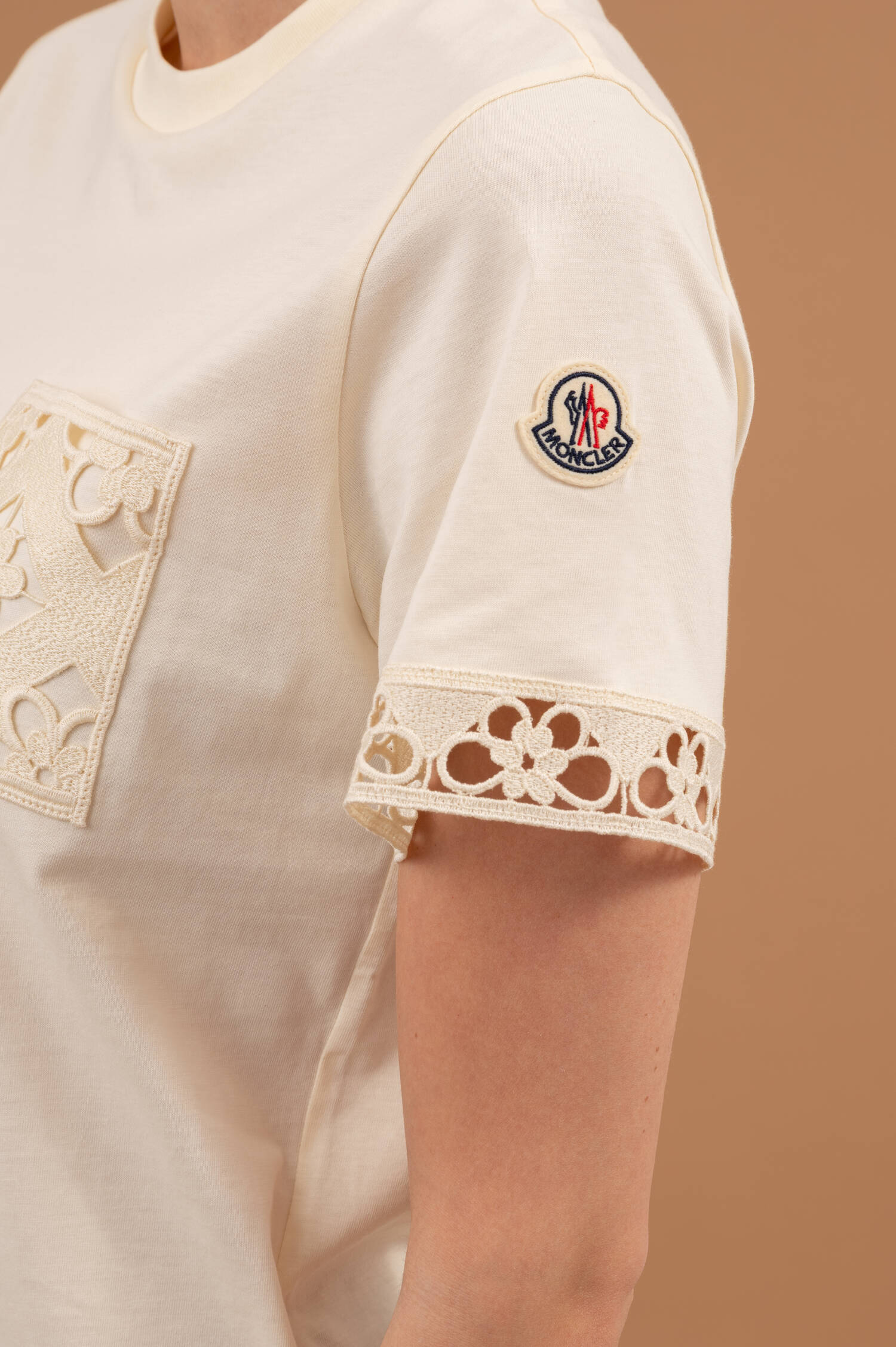 T-Shirt mit Guipure Spitzenbesatz in Creme